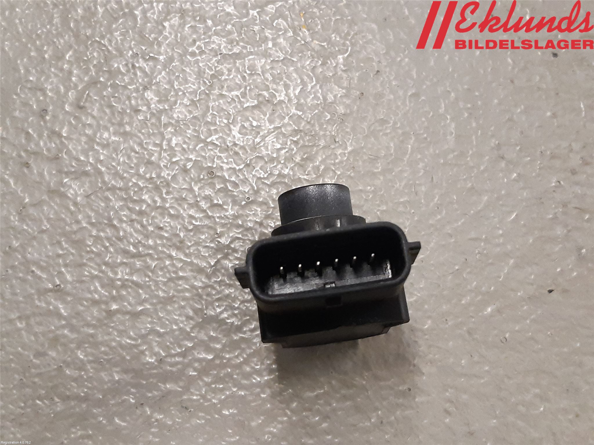 Toyota AVENSIS 16-18 Parkeringshjälp Frontsensor
