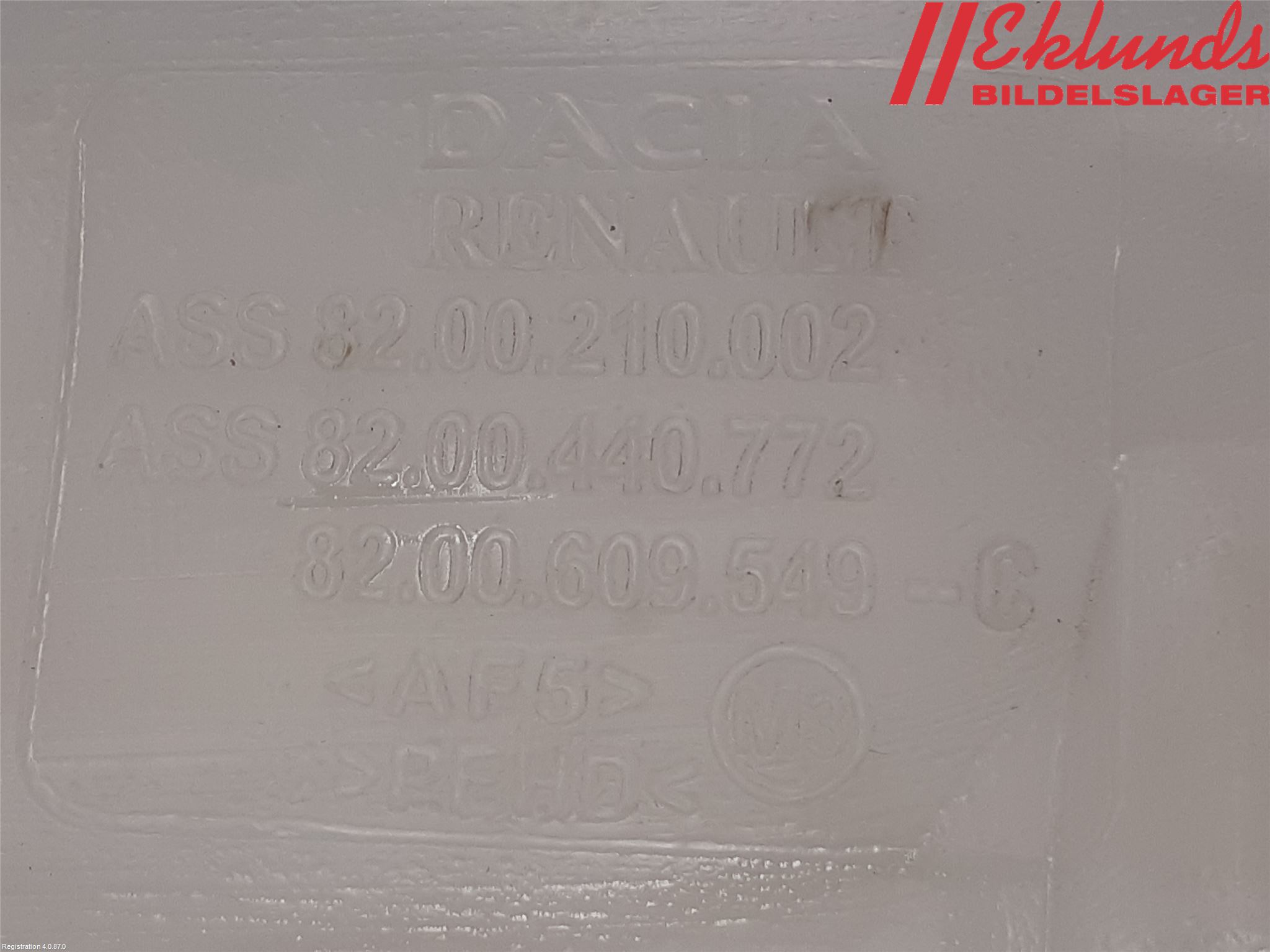 Dacia DUSTER 10-17 Spolartank Vindruta