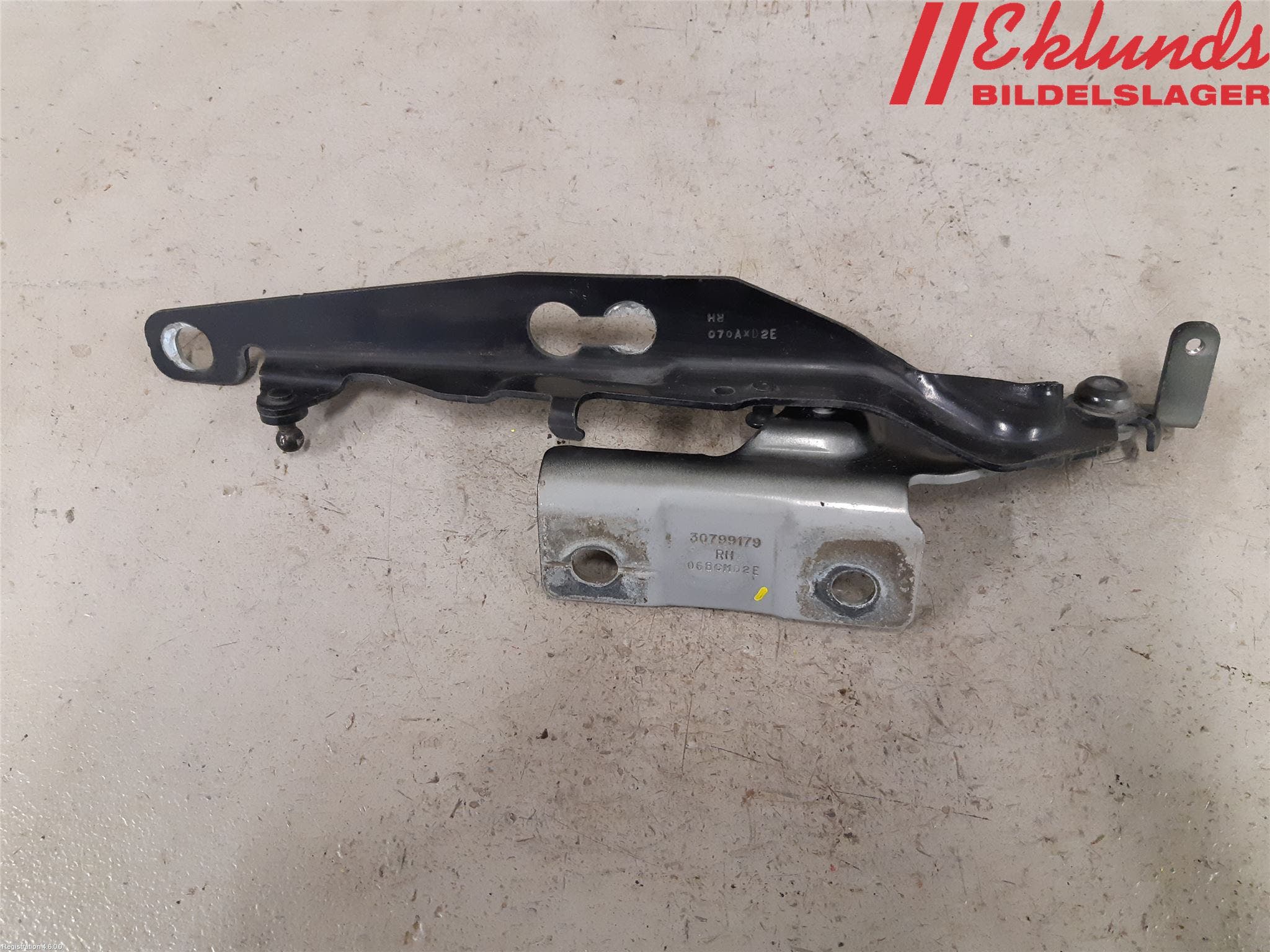 Volvo S60 11-13 Huvgångjärn