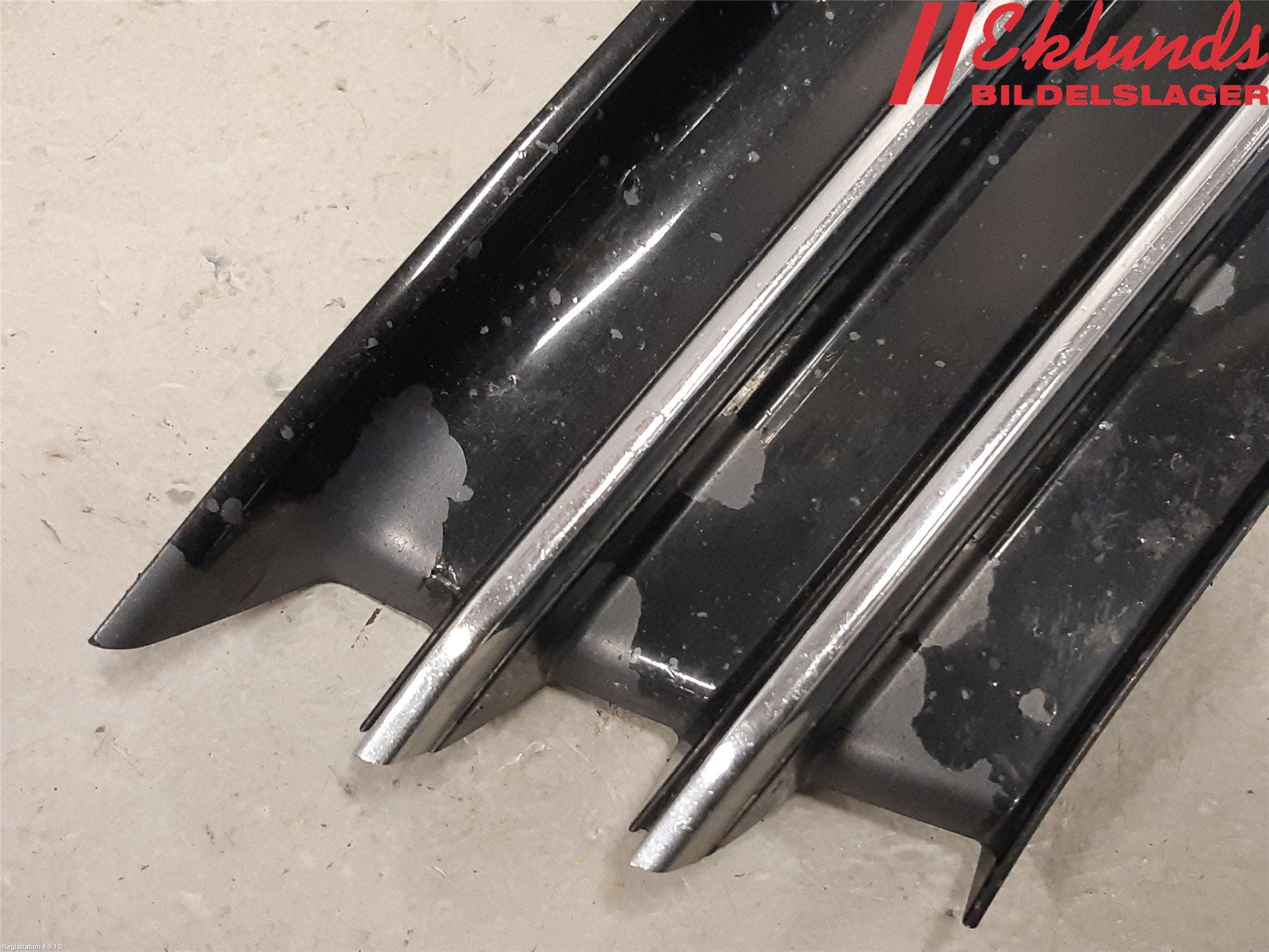 Volvo V70 14-16 Dimljussarg Fram