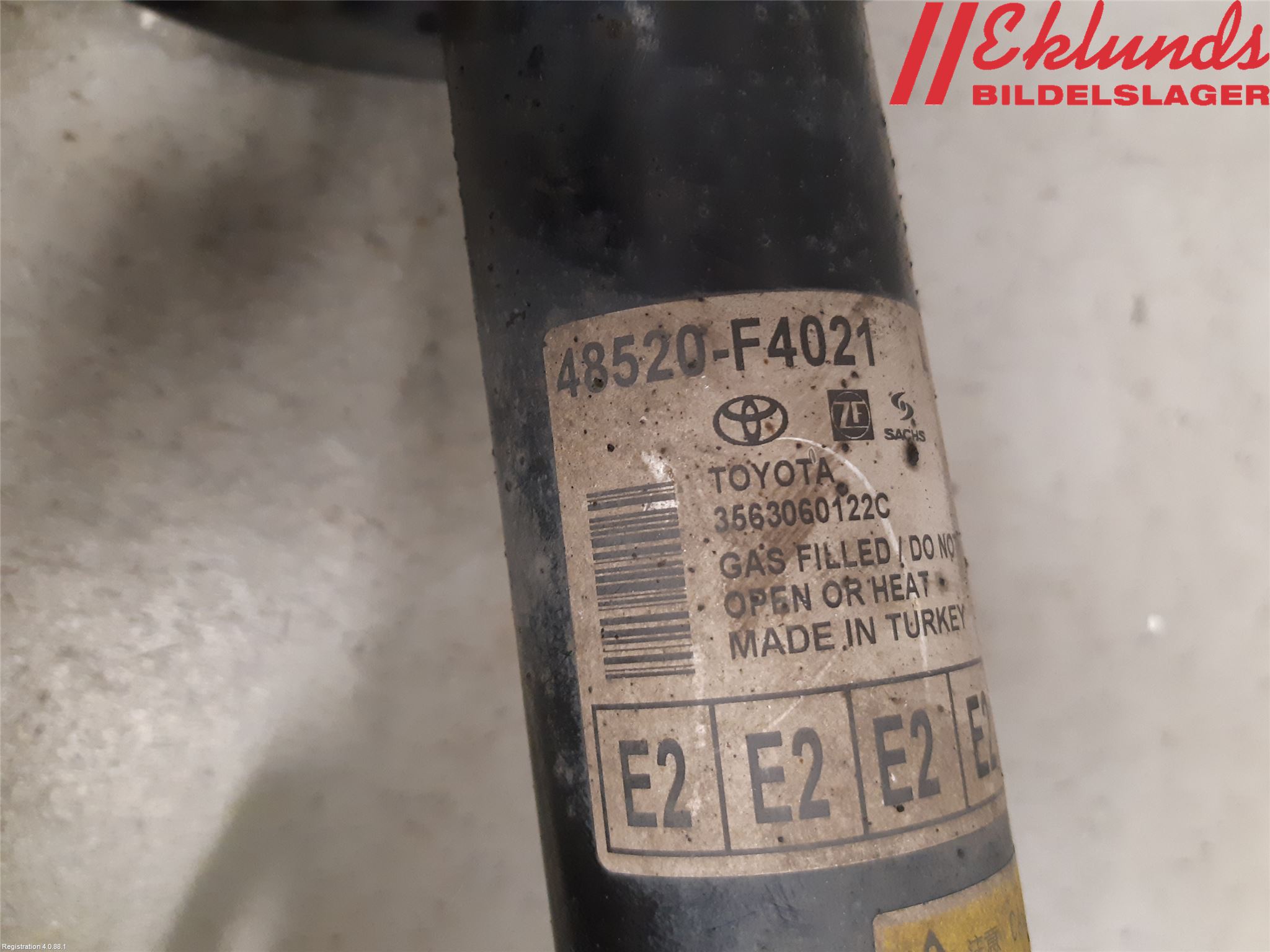 Toyota C-HR 16-23 Fjäderben Fram Vänster