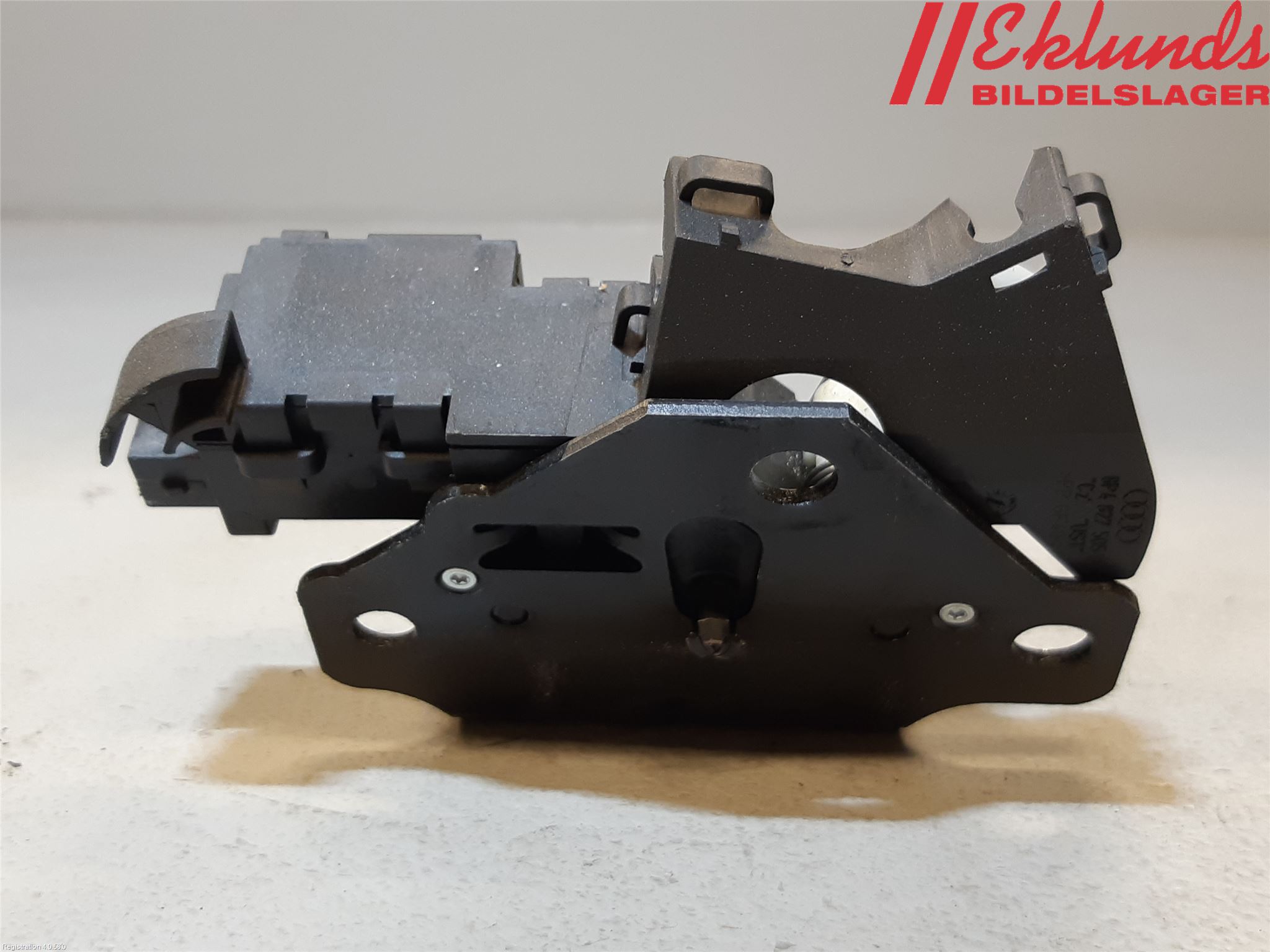 Audi A4/S4 05-07 Låskista Baklucka