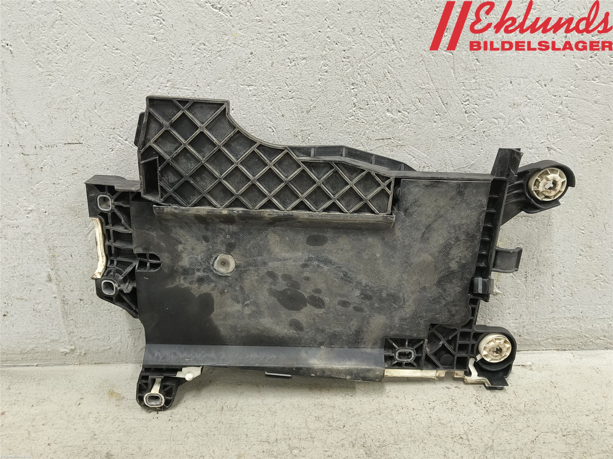 BMW X1 F48 15-22 Batterilåda-Fäste-Hållare