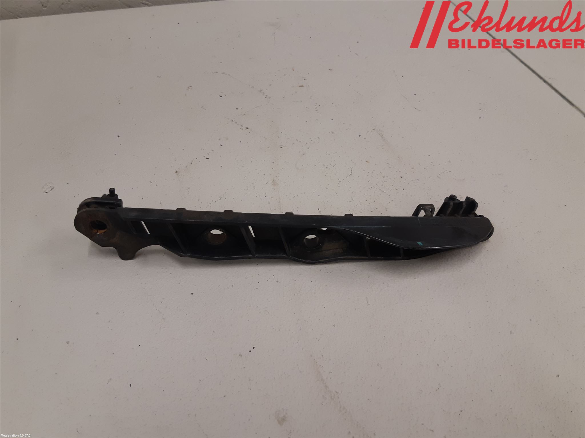 BMW 5 E60/61 Sed/Tou 02-10 Stötfångarfäste Fram Hö