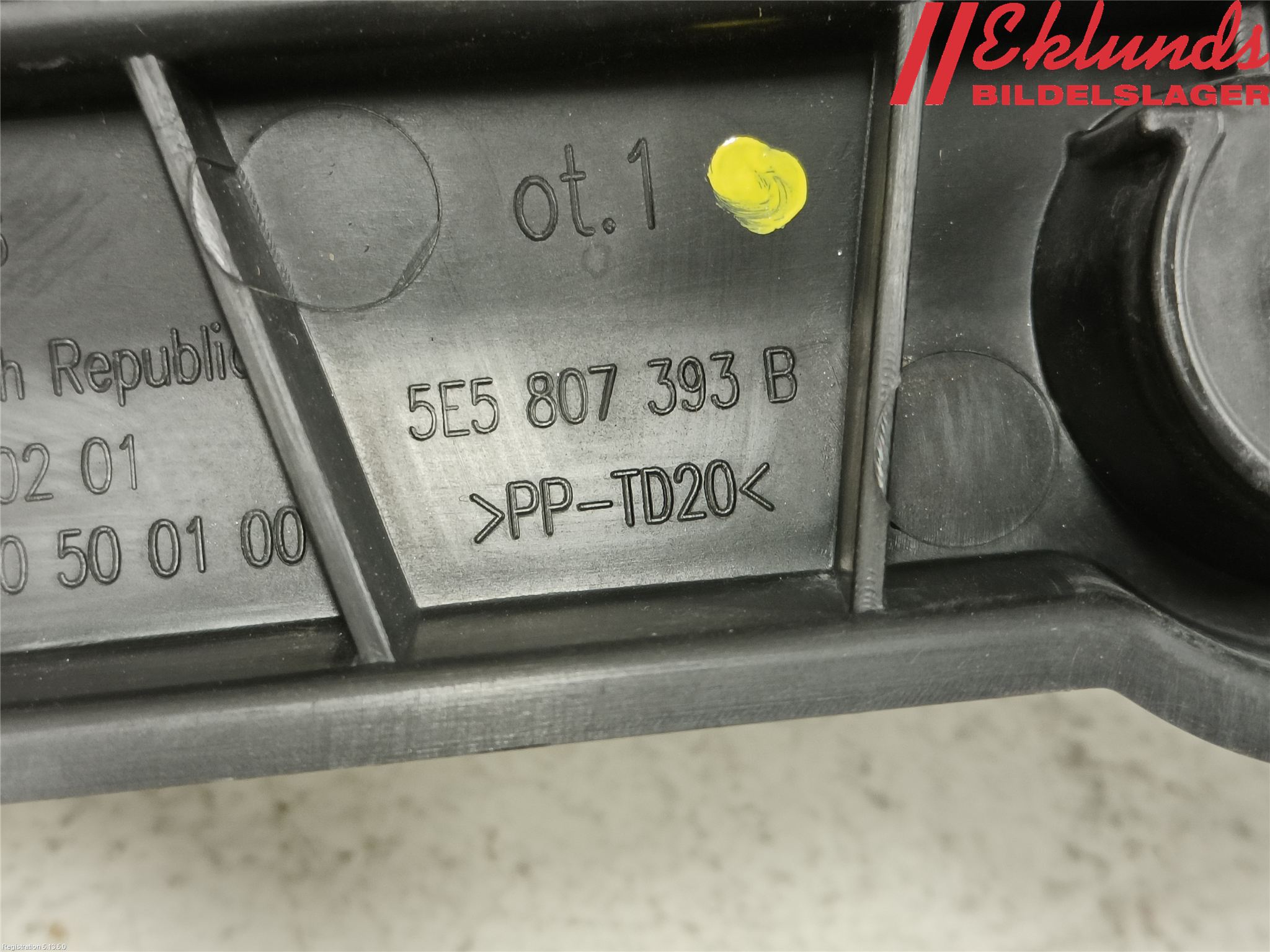 Skoda OCTAVIA (5E) 13-20 Stötfångarfäste Bak Vä