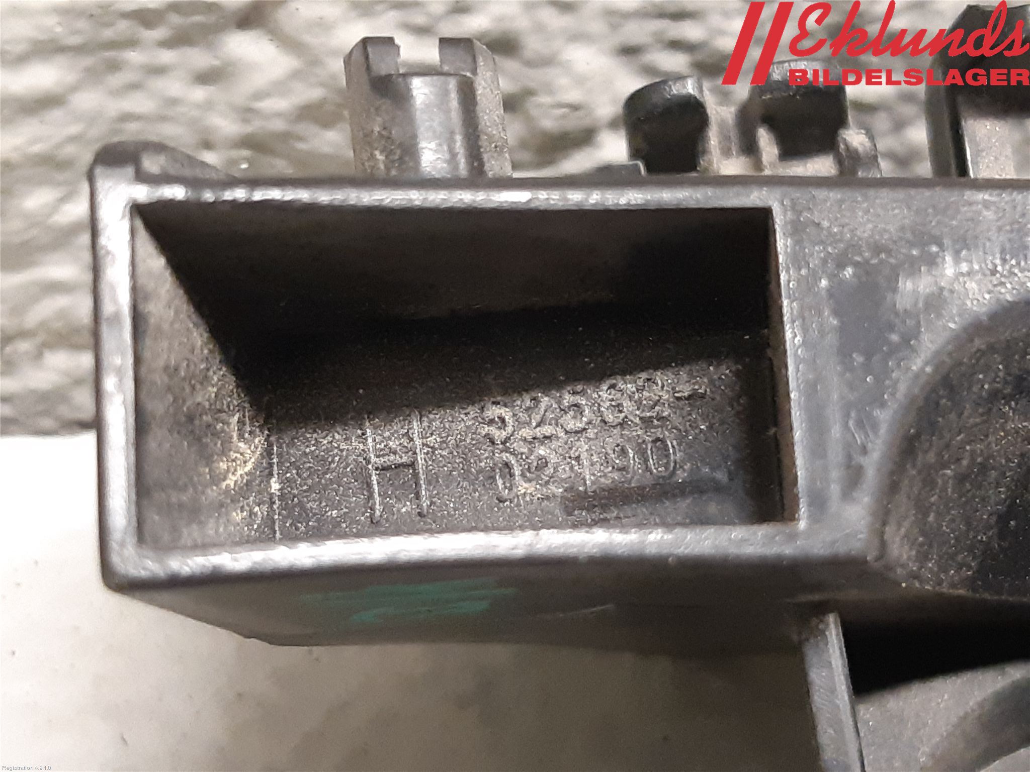Toyota AURIS 13-19 Stötfångarfäste Bak Hö