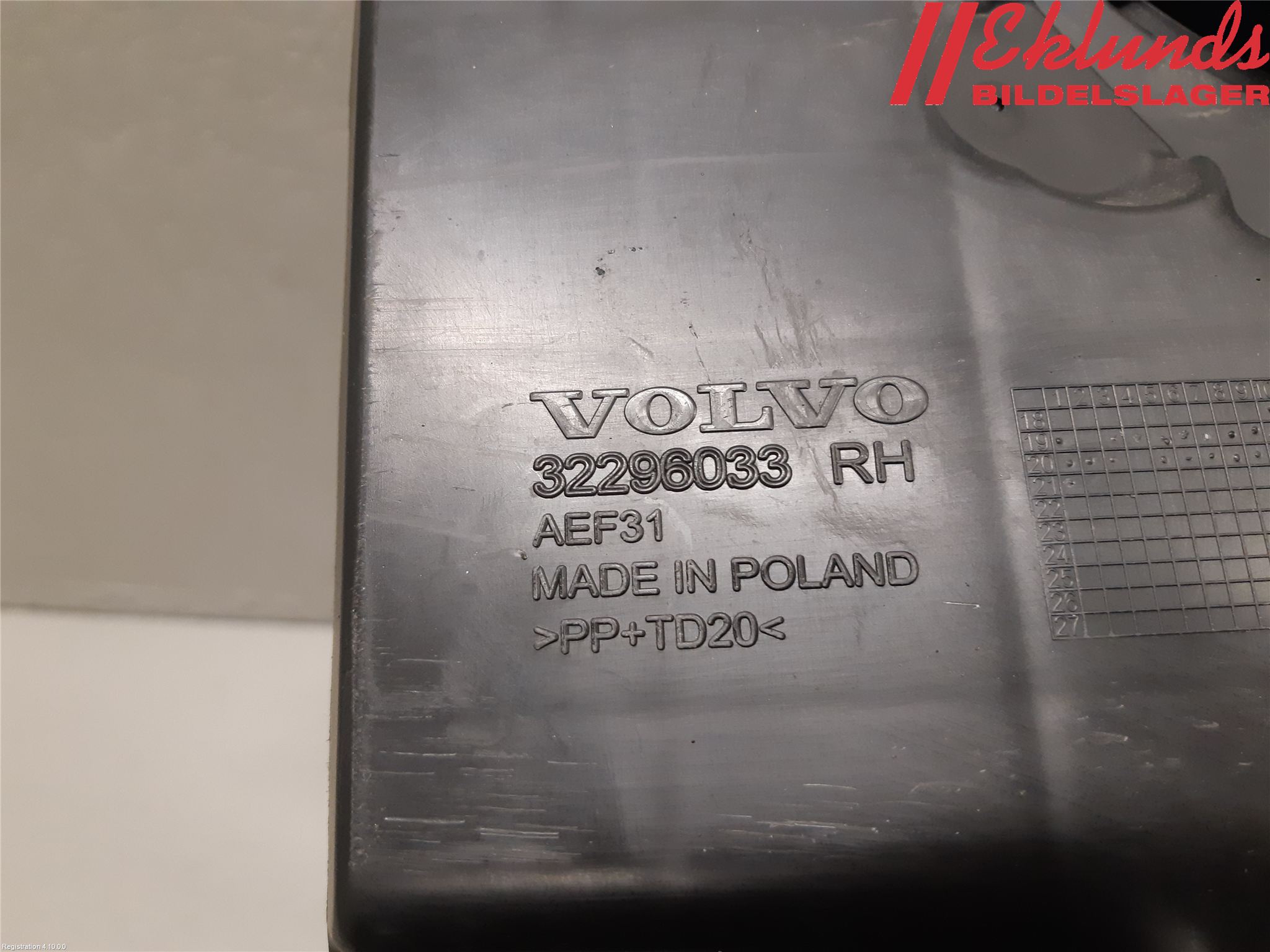 Volvo XC60 18- Stötfångarfäste Bak Hö