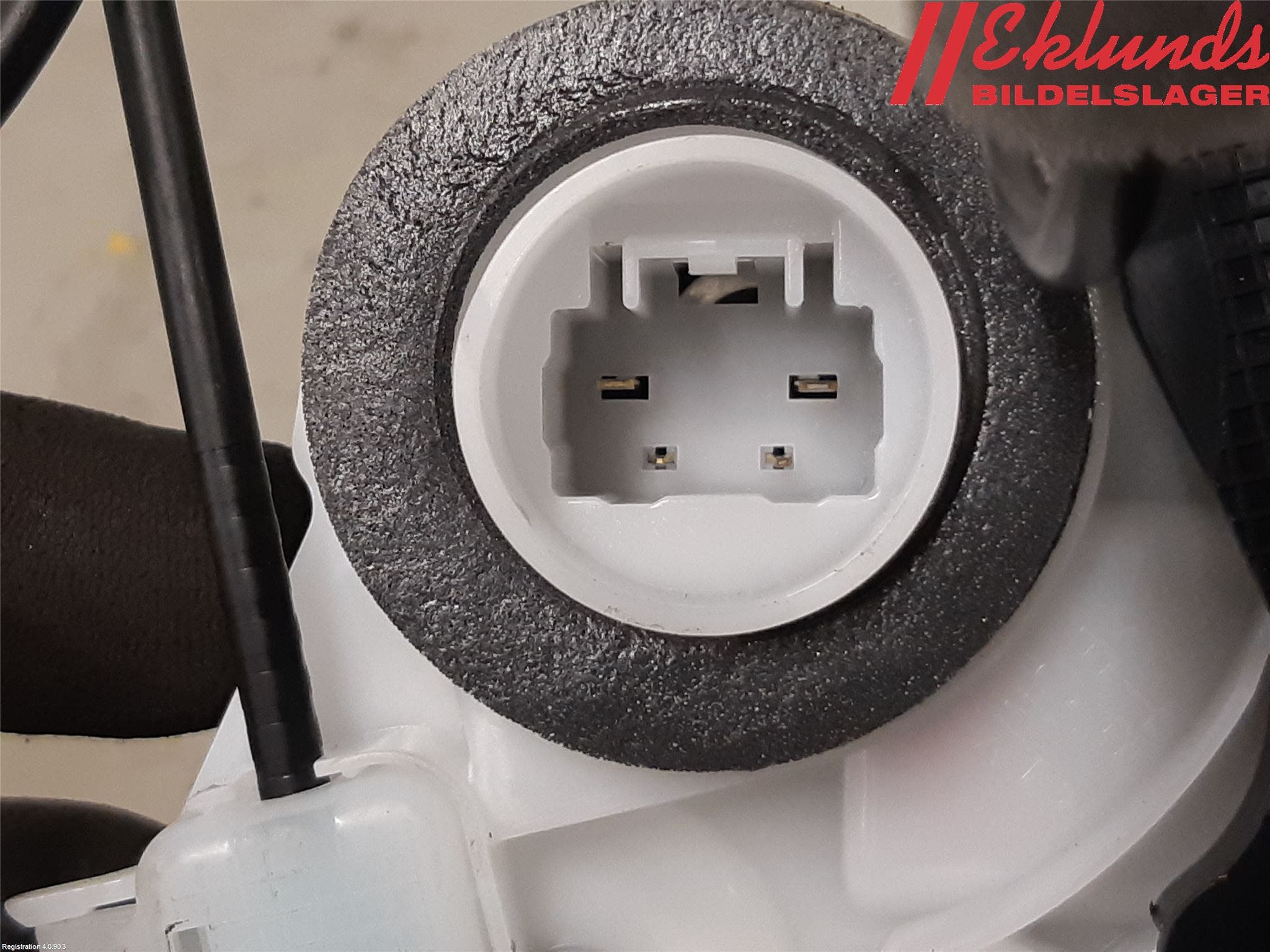 Toyota YARIS XP21 20- Låskista-Dörrlås