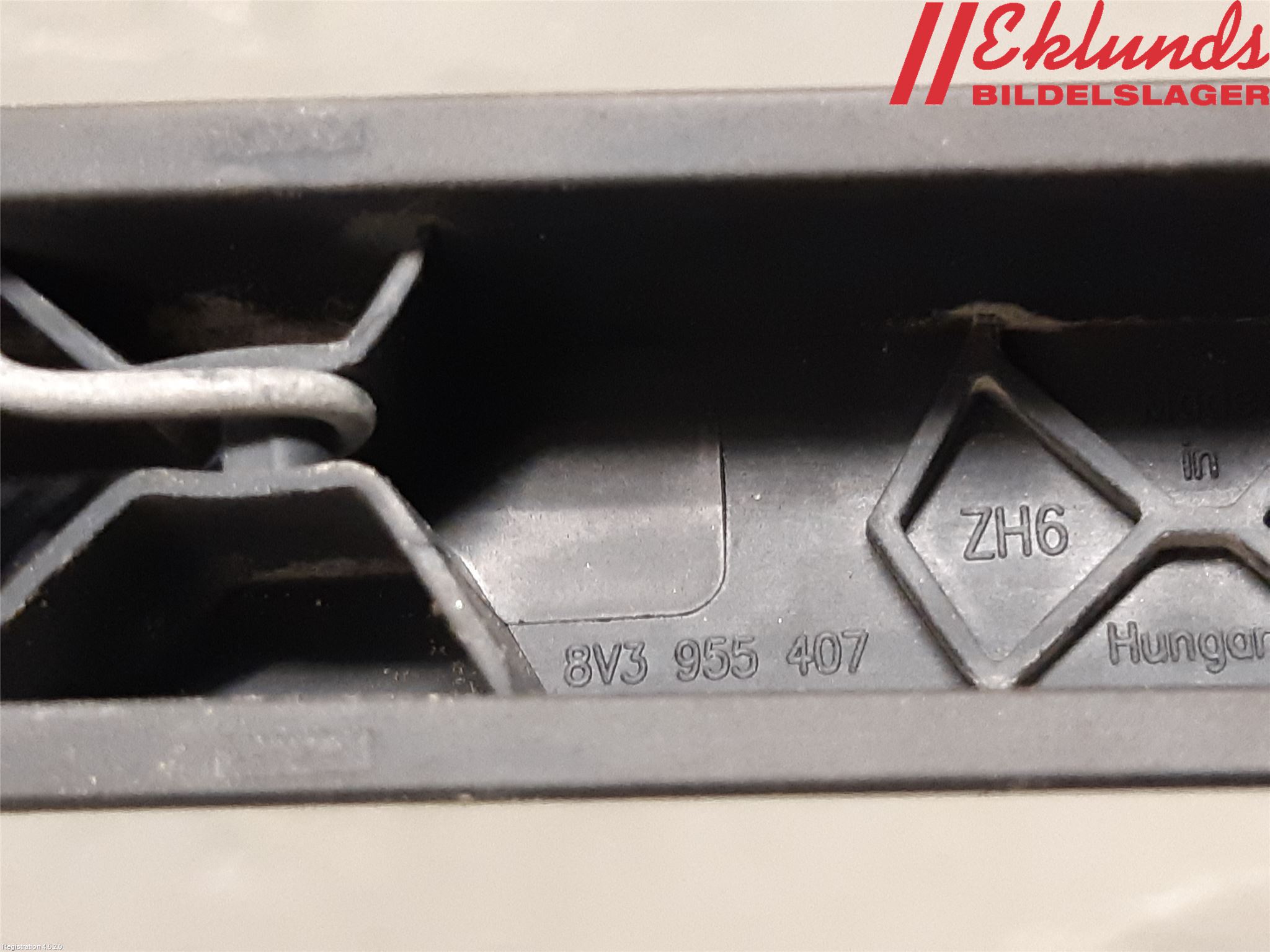 Audi A3/S3 8V 13-20 Torkararm-Bakruta