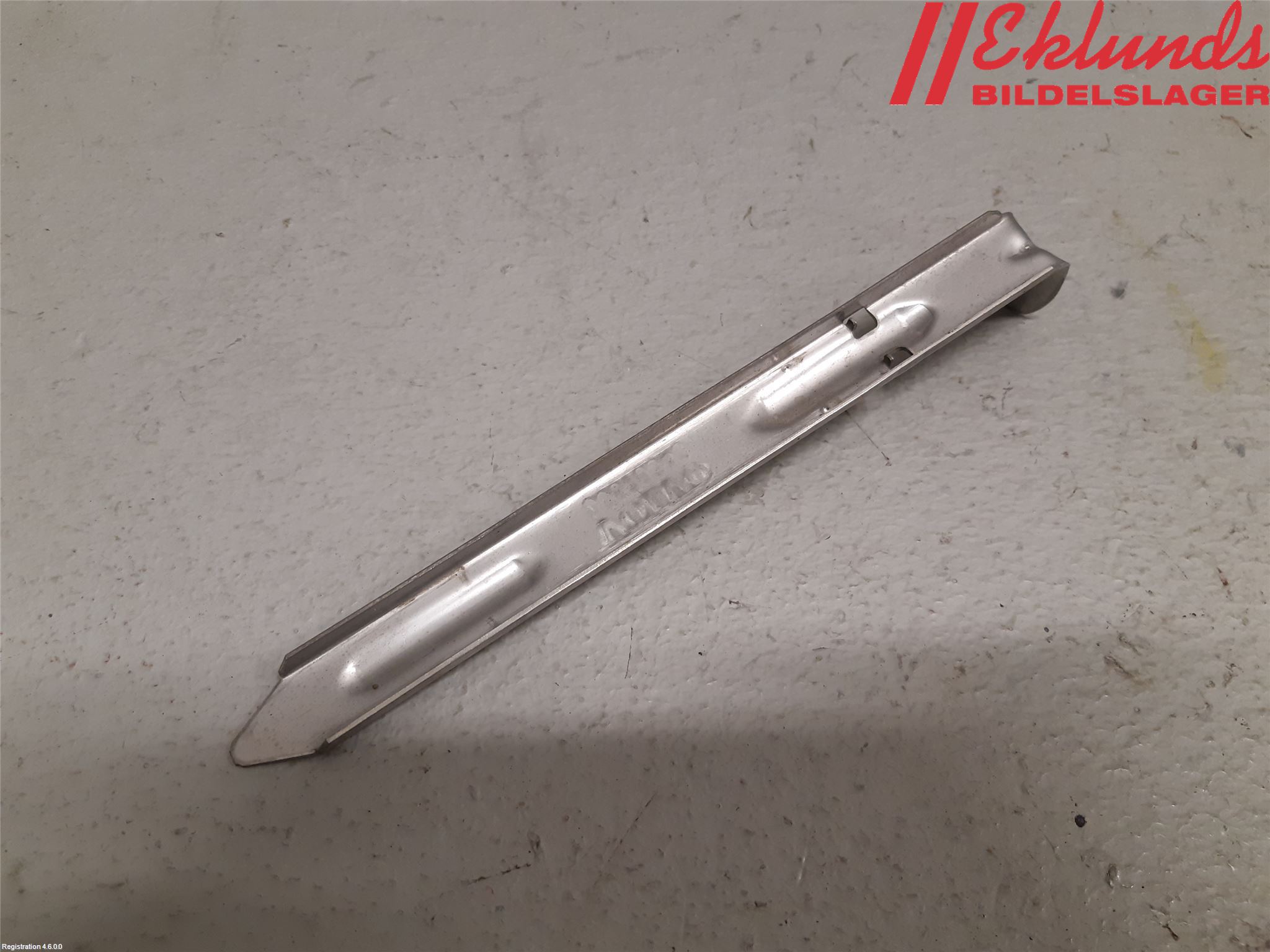 Volvo V70 14-16 Strålkast Fästsarg