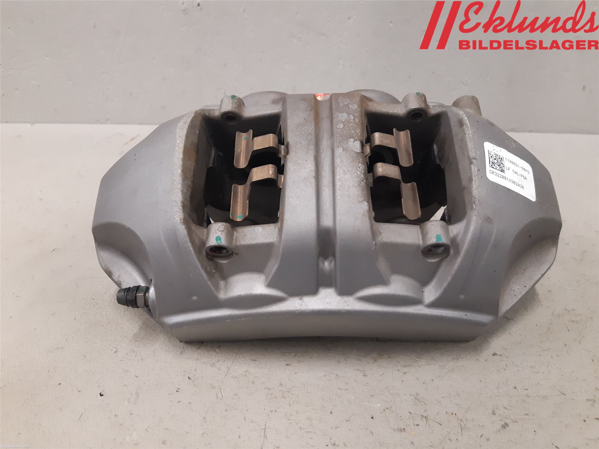 Tesla MODEL Y 21- Bromsok Fram Vänster