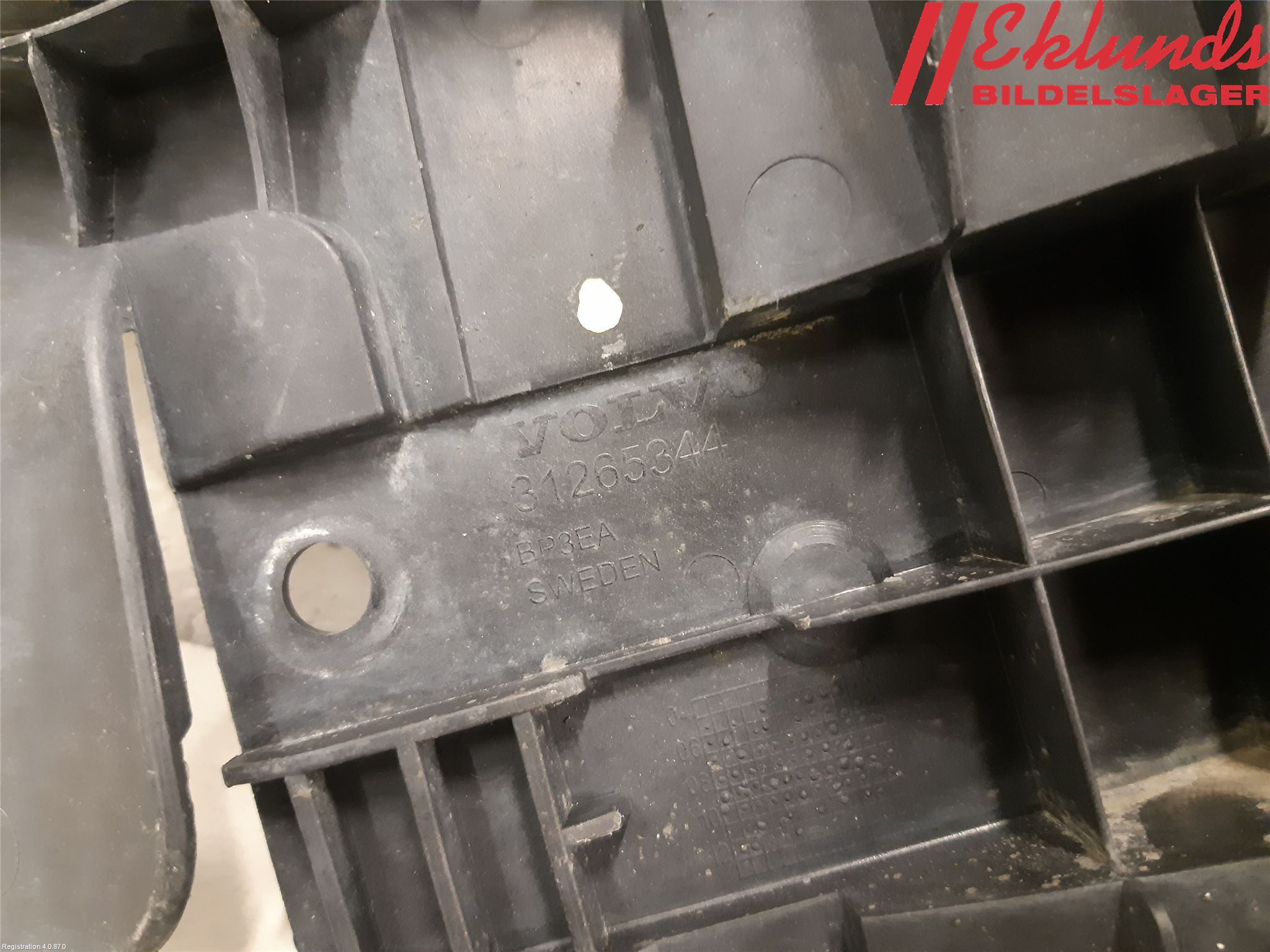 Volvo V70 08-13 Stötfångarfäste Fram Vä