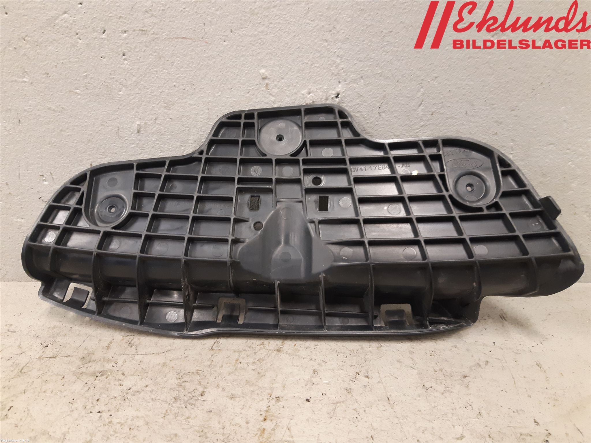 Ford KUGA 17-19 Strålkast Fästsarg