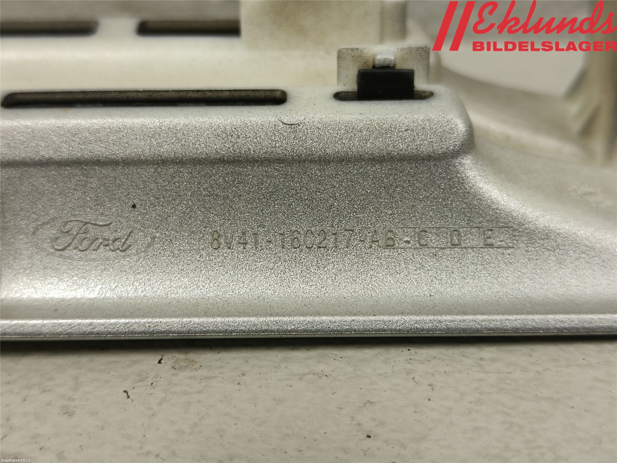 Ford KUGA 08-12 List Framskärm Vä