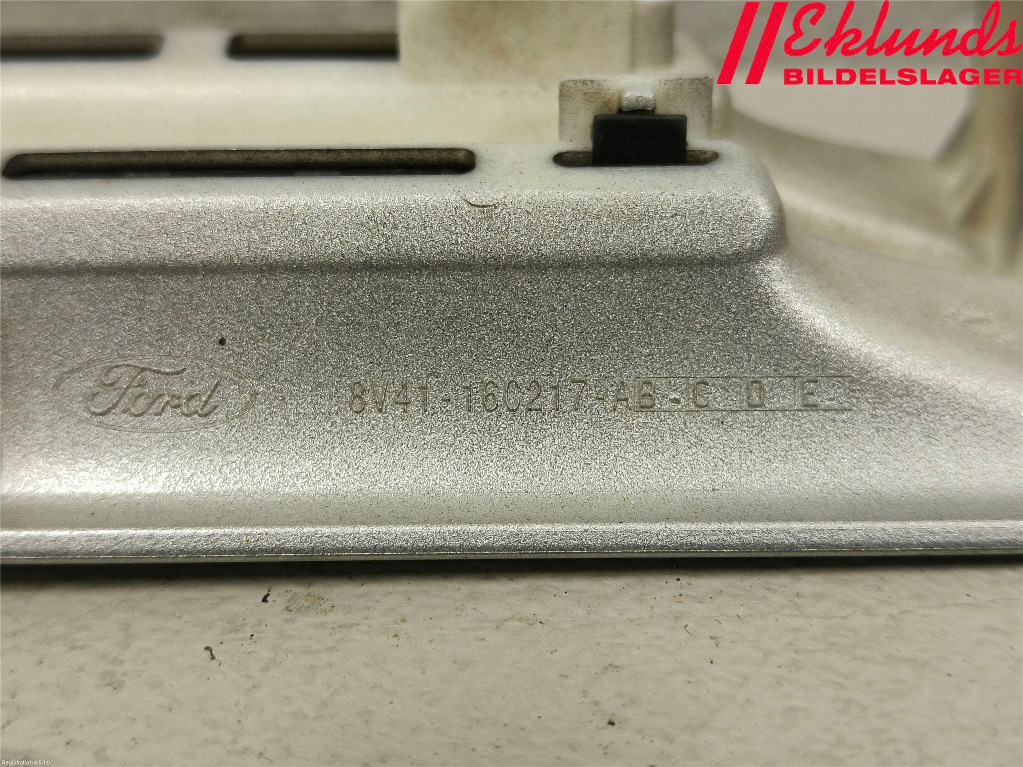 Ford KUGA 08-12 List Framskärm Vä