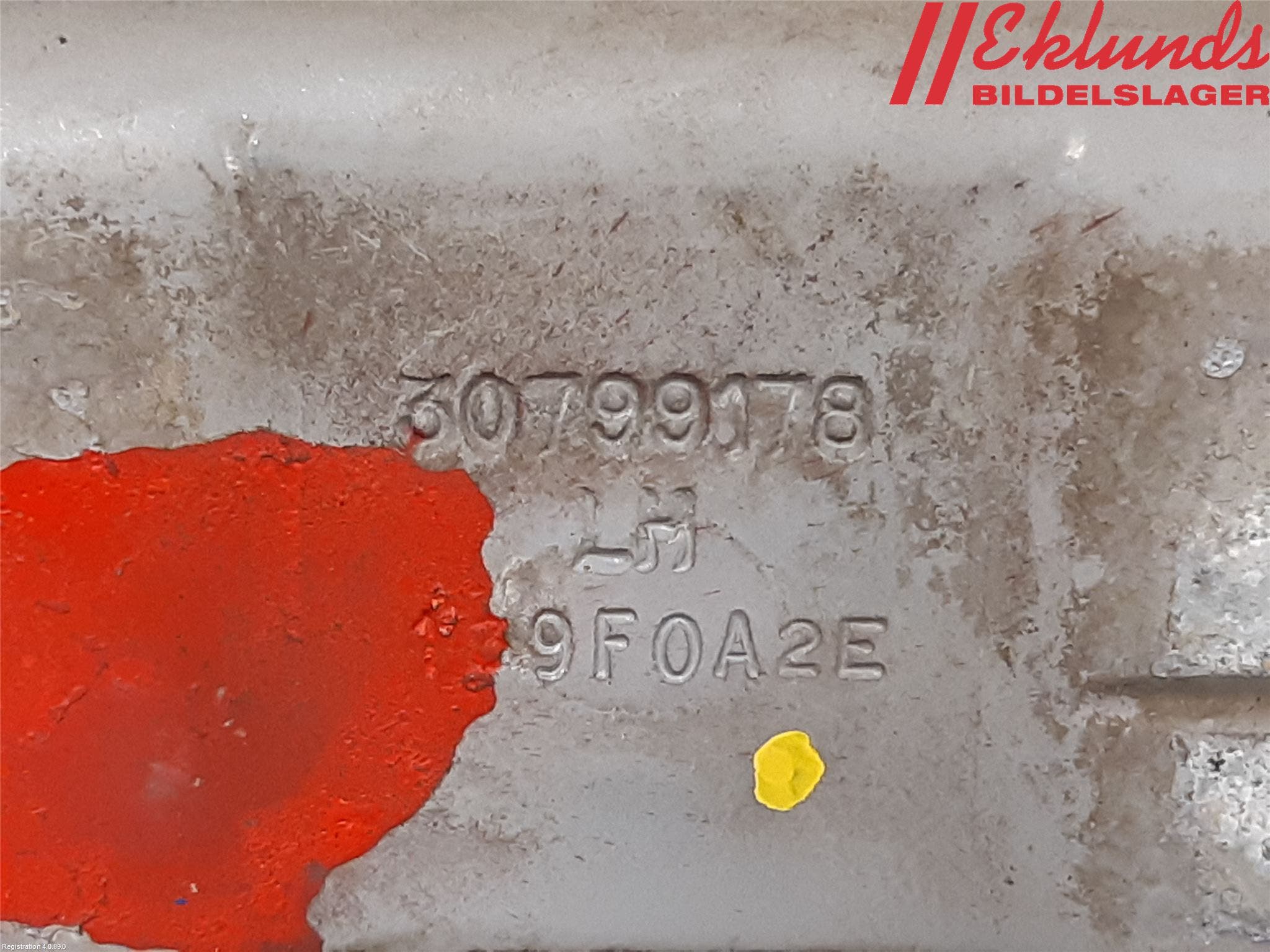 Volvo V60 11-13 Huvgångjärn