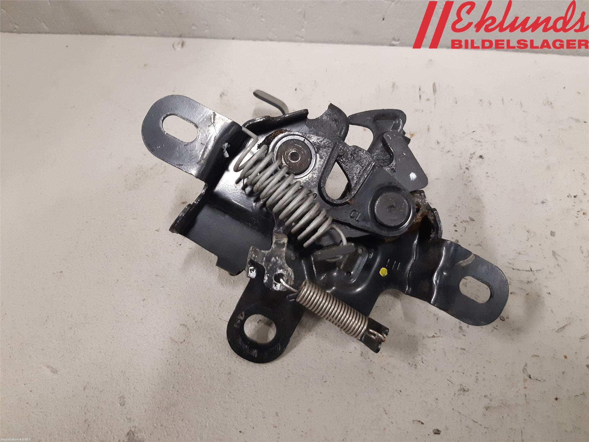 Toyota YARIS XP21 20- Huvlås