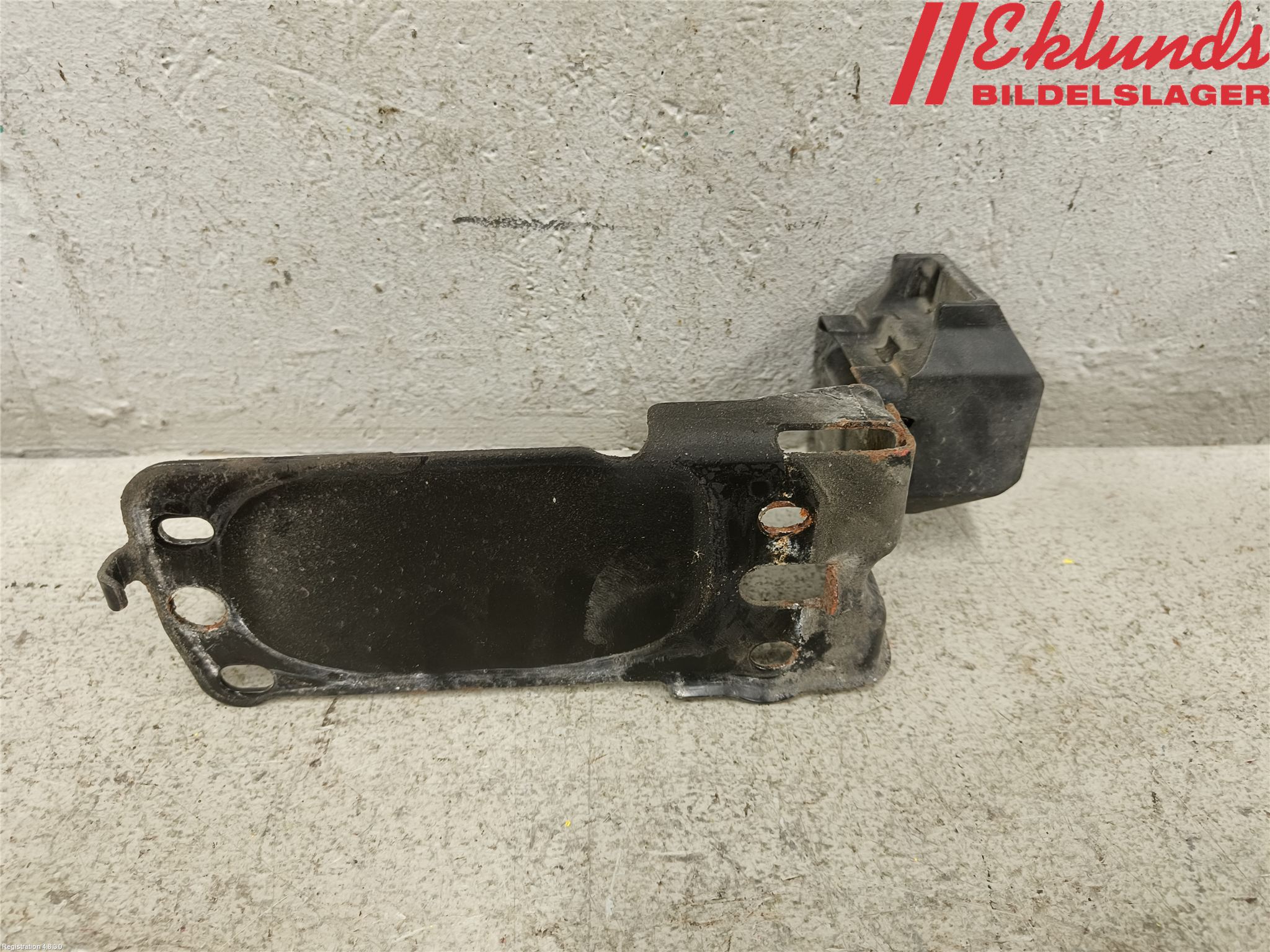 BMW 3 E90/91 SED/TOU 05-12 Kylarfäste-Ram-Balk