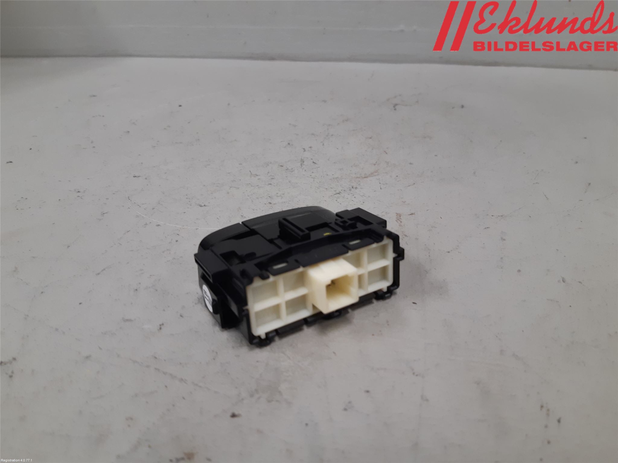 Toyota COROLLA 19- Strömställare Övrigt