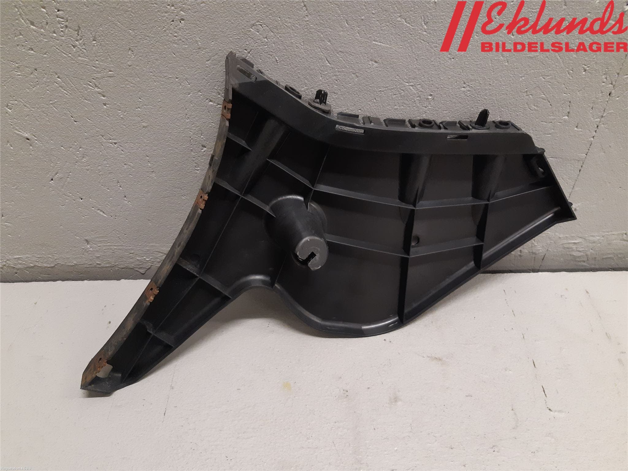 Volvo V60 11-13 Stötfångarfäste Bak Hö