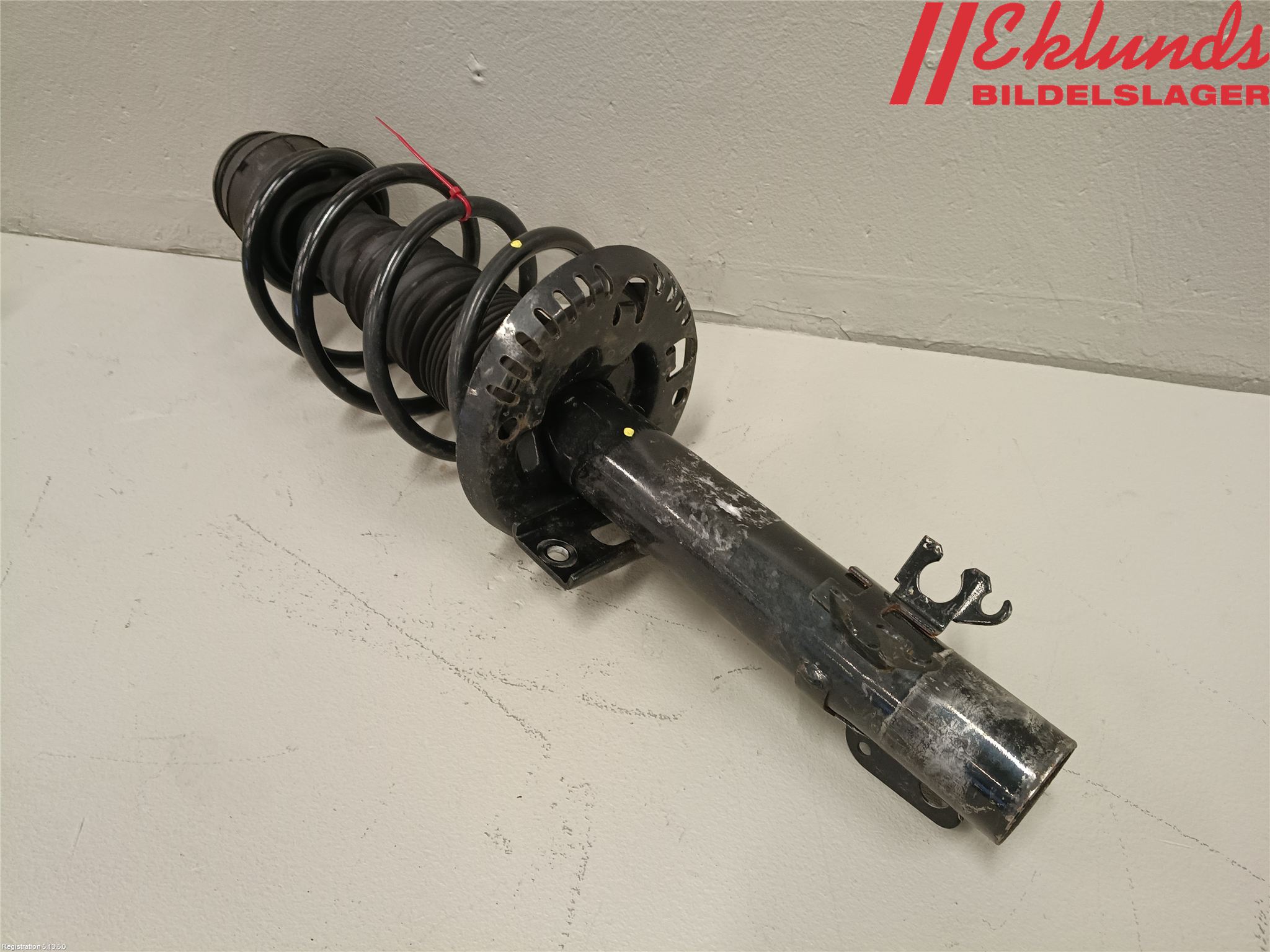 Volkswagen VW POLO 10-17 Fjäderben Fram Vänster