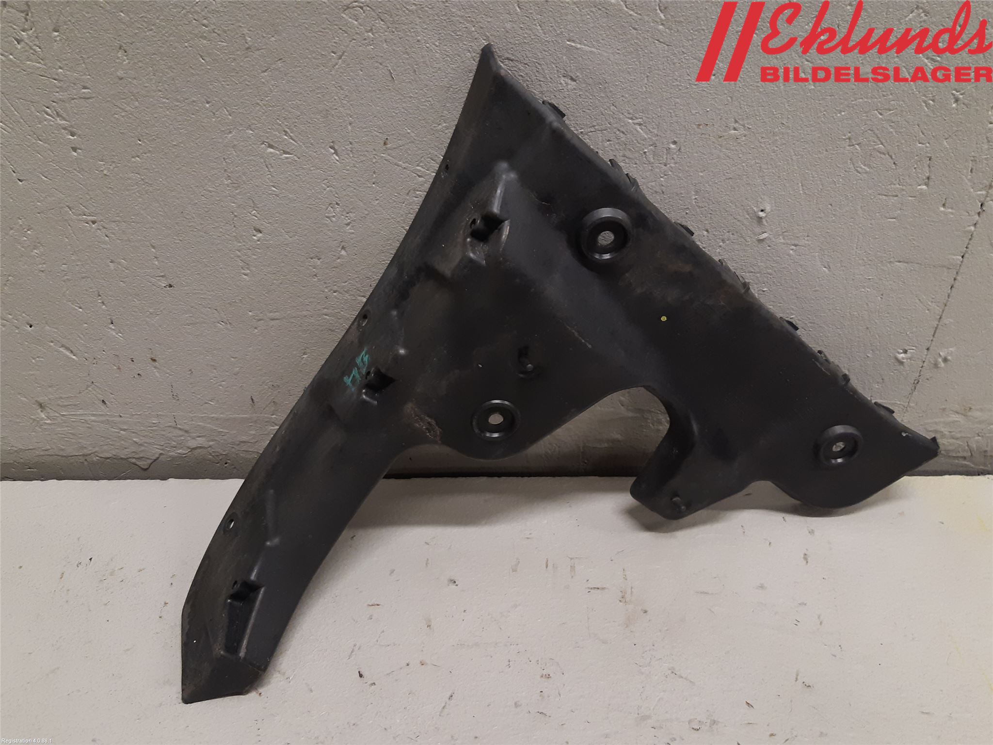 Audi A6/S6     05-11 Stötfångarfäste Bak Hö