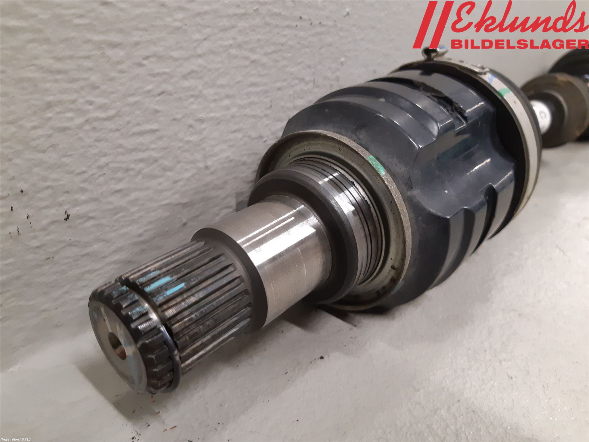 Toyota C-HR 16-23 Drivaxel Fram Vänster