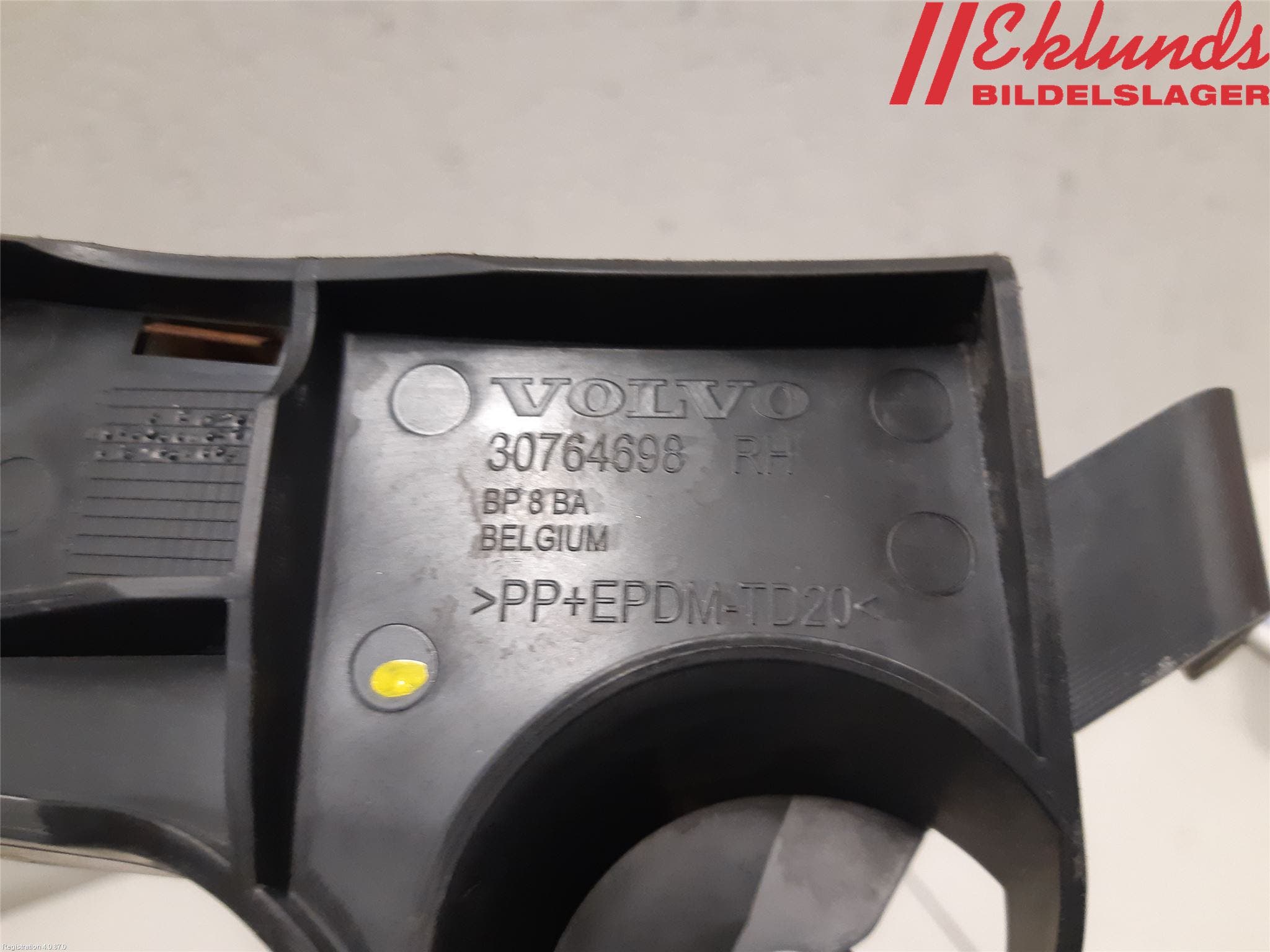 Volvo XC60 09-13 Stötfångarfäste Bak Hö