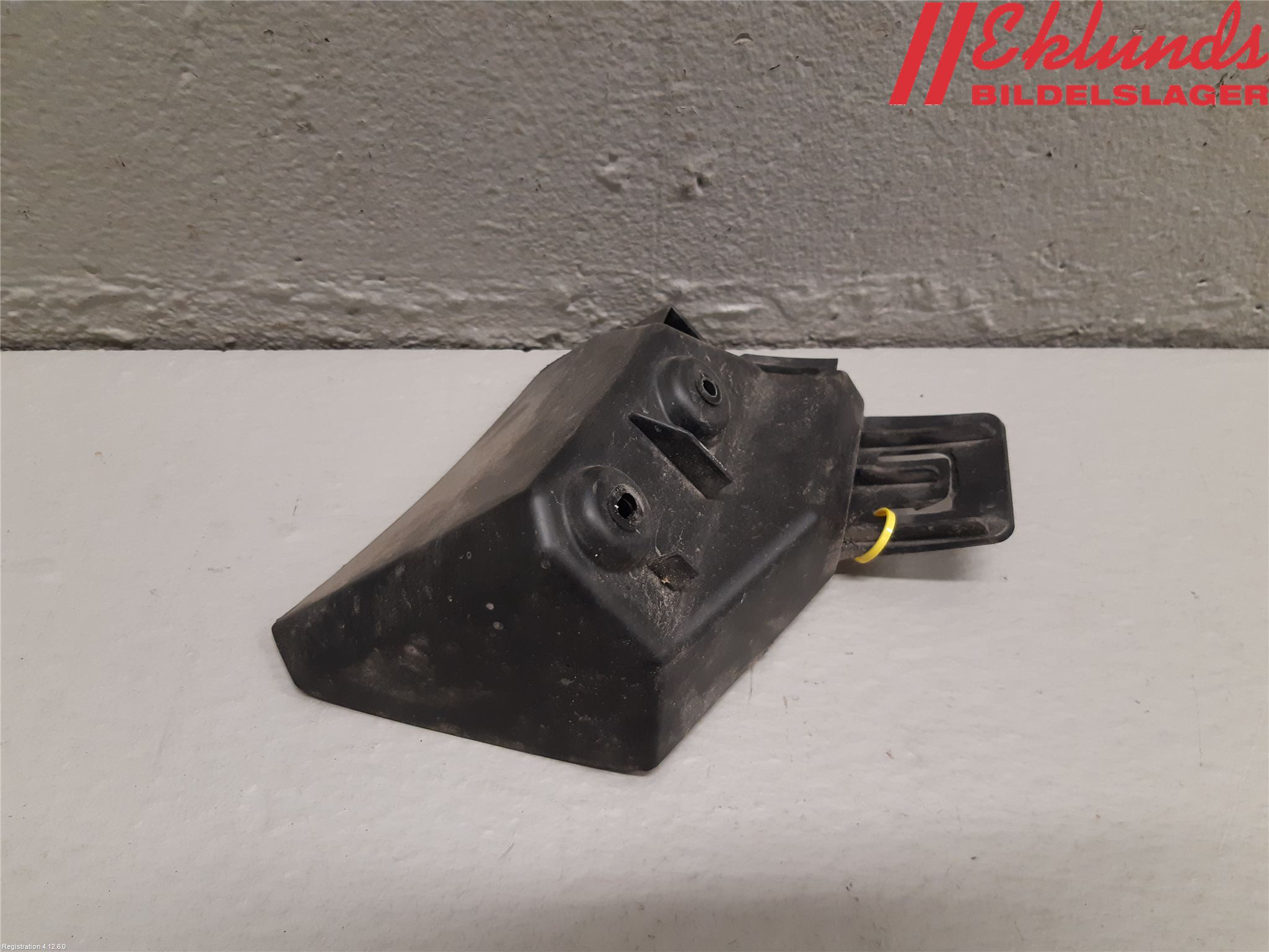 Ford FOCUS 15-18 Stötfångarfäste Bak Vä