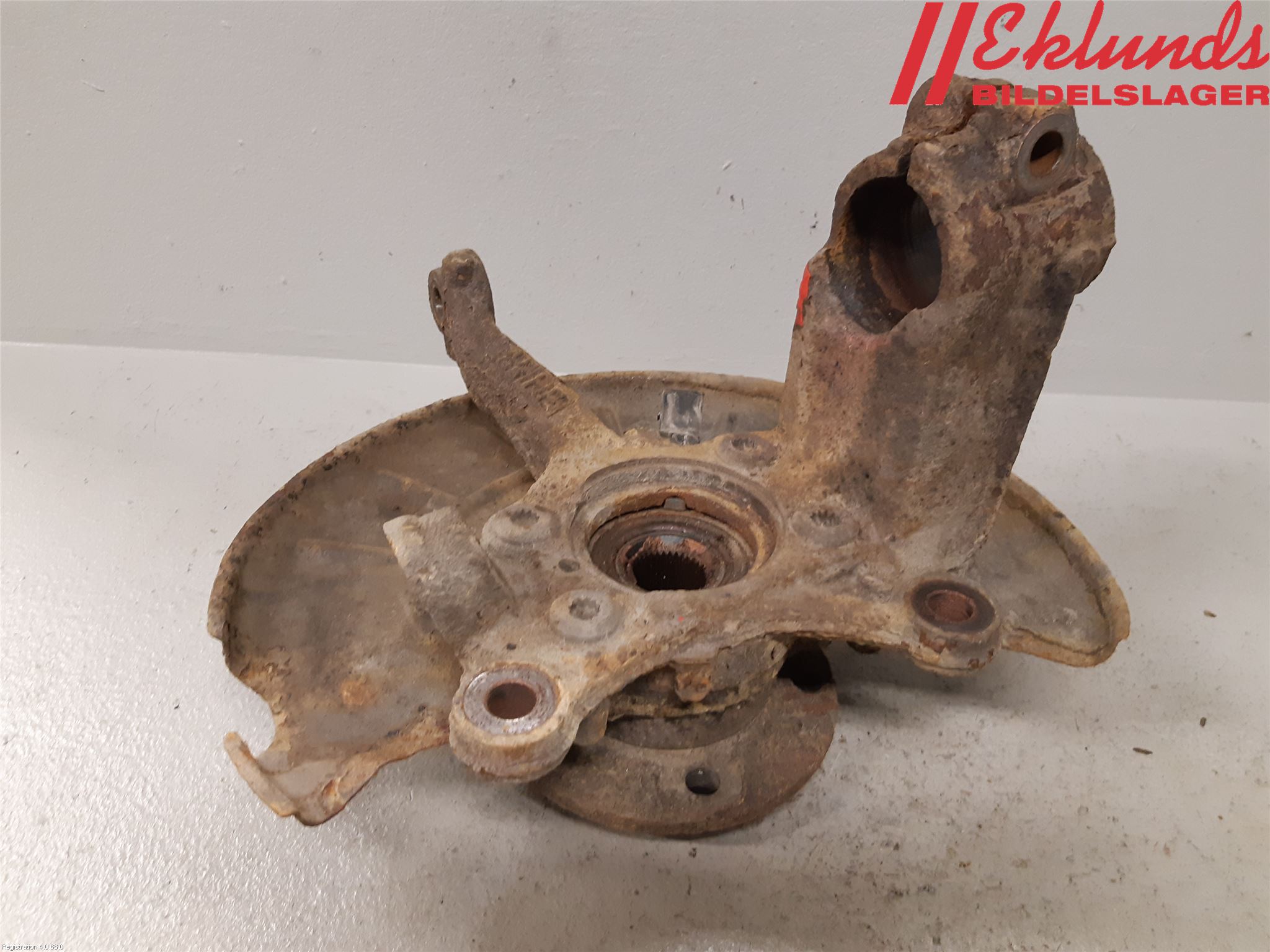 Volkswagen VW CADDY      04-10 Styrspindel Lagerhus Vä