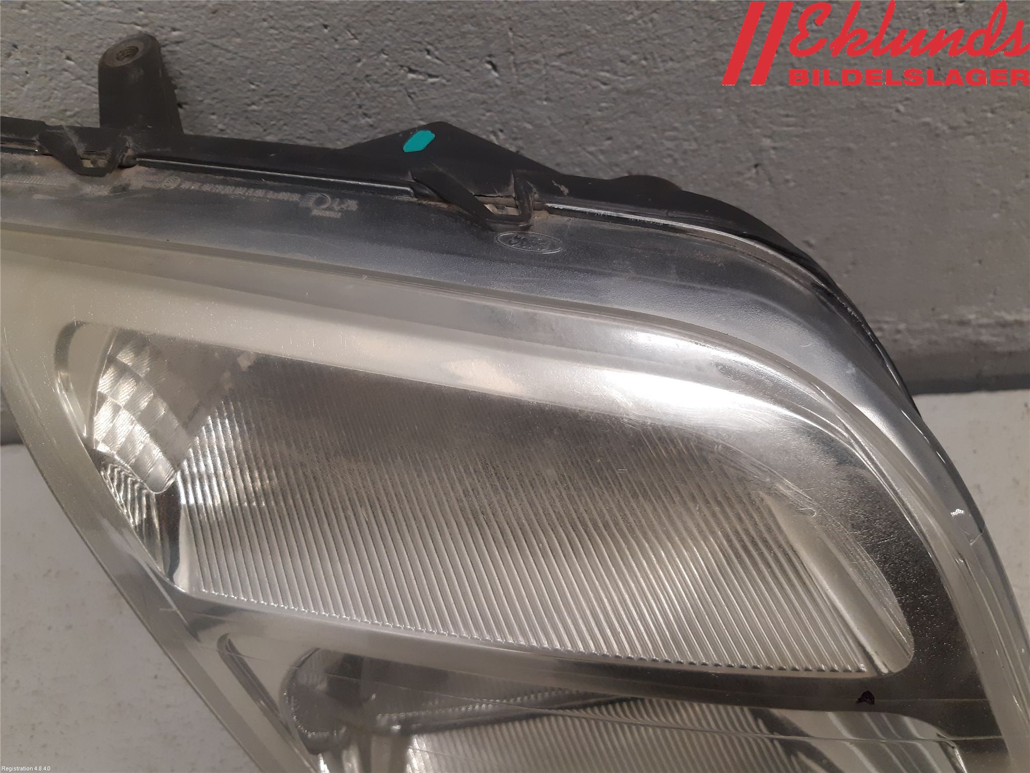 Ford TRANSIT CONNECT 09-13 Strålkastare Höger