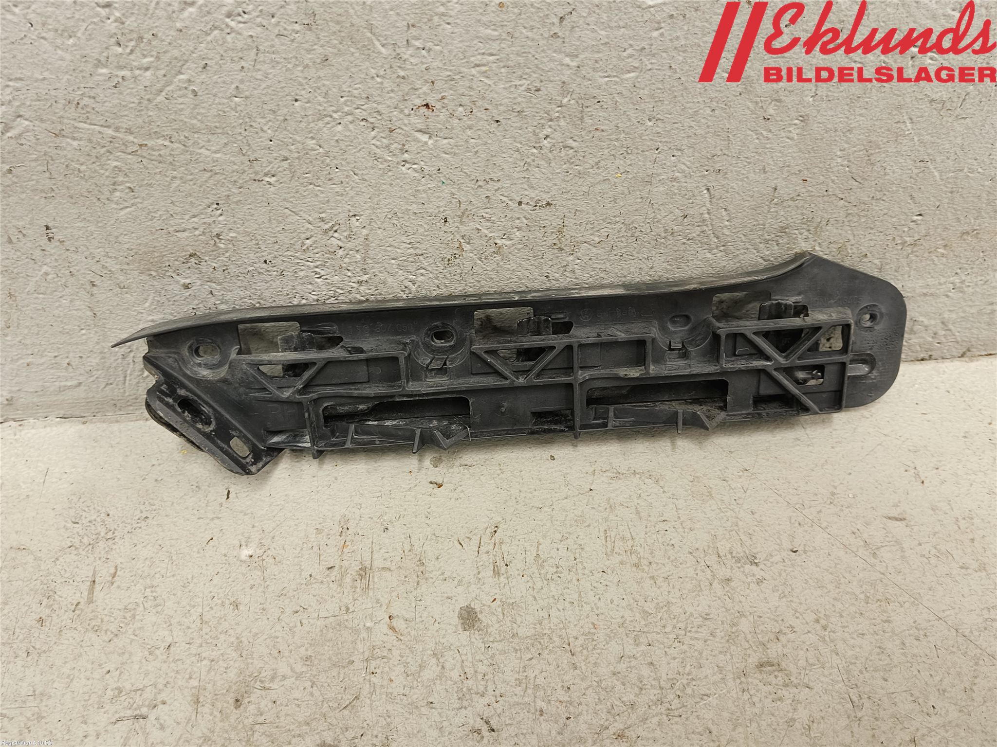 Volkswagen VW CADDY      04-10 Stötfångarfäste Fram Hö