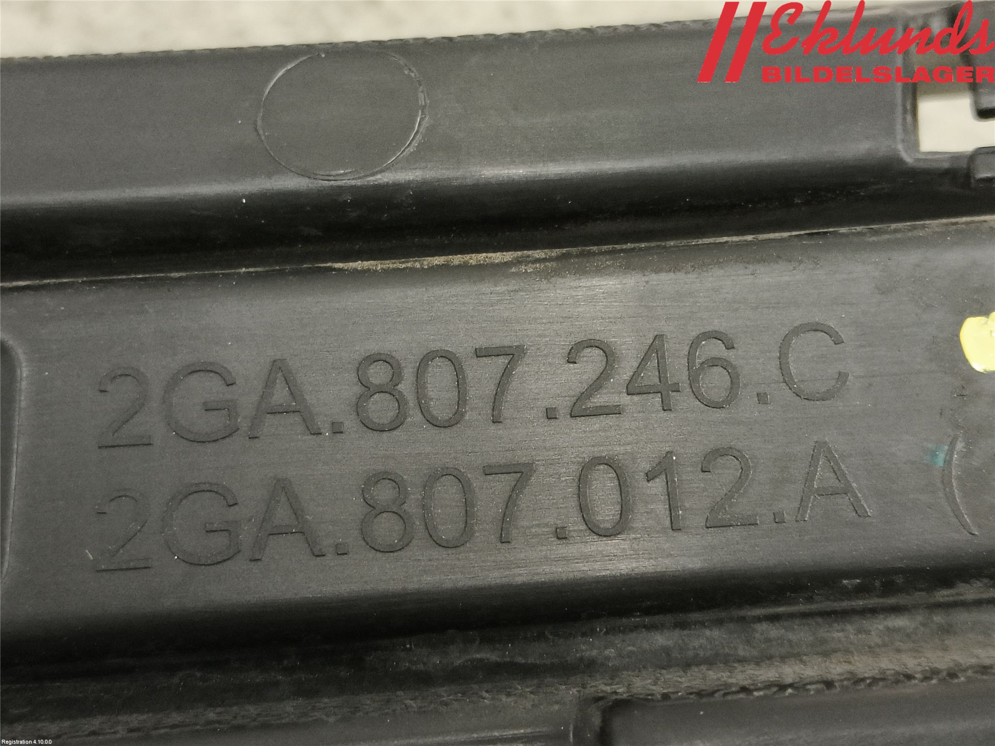 Volkswagen VW T-ROC 18- Stötfångardel Bak Hö