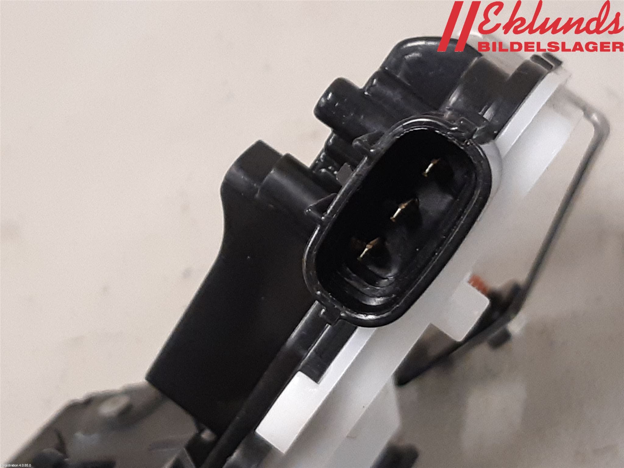 Toyota PRIUS (ZVW50) 16-21 Låskista Baklucka