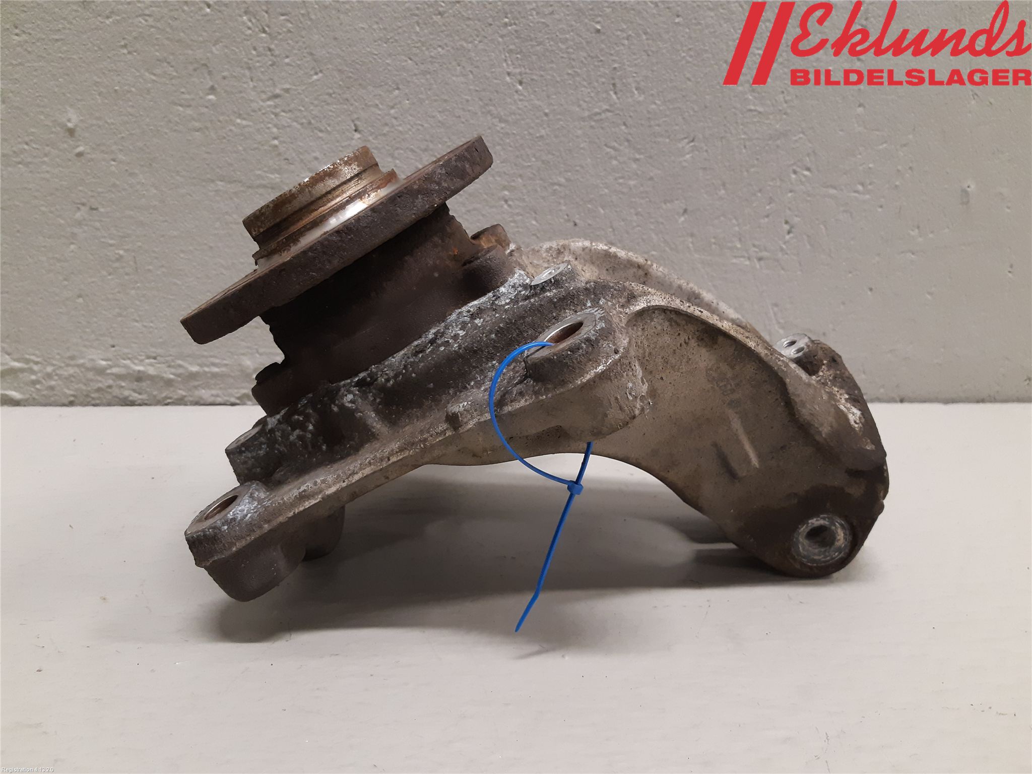 Volkswagen VW PASSAT 11-14 Styrspindel Lagerhus Hö