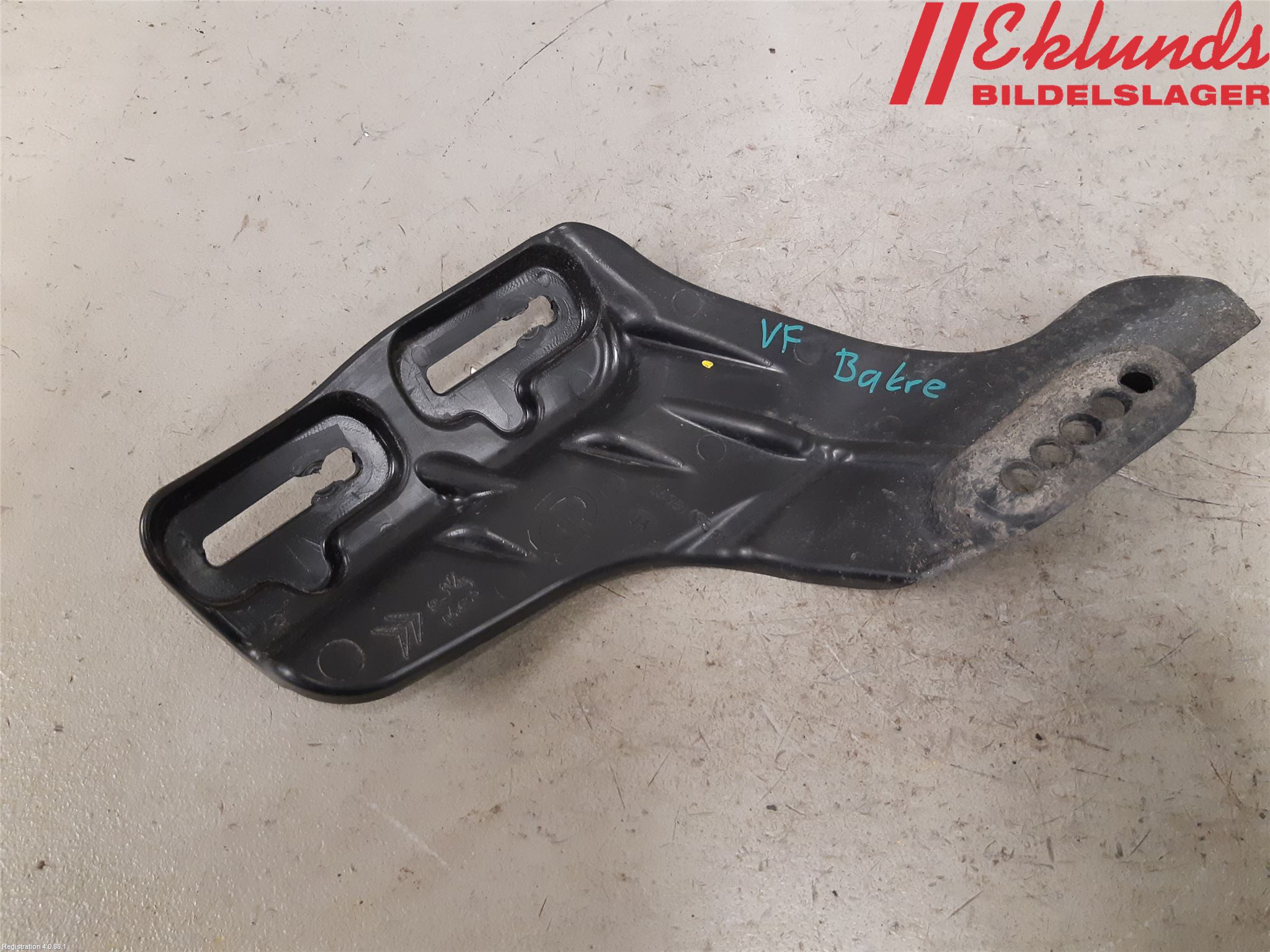 Peugeot 208 12-15 Skärmfäste Fram Vä