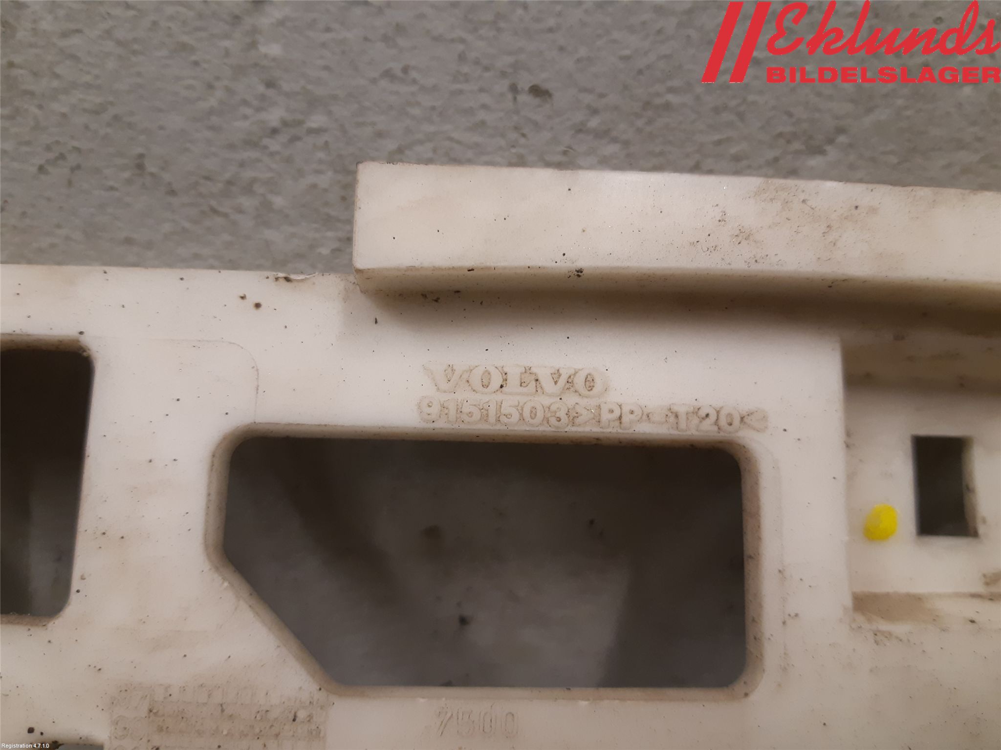 Volvo S70/V70/XC  97-00 Stötfångarfäste Fram Hö