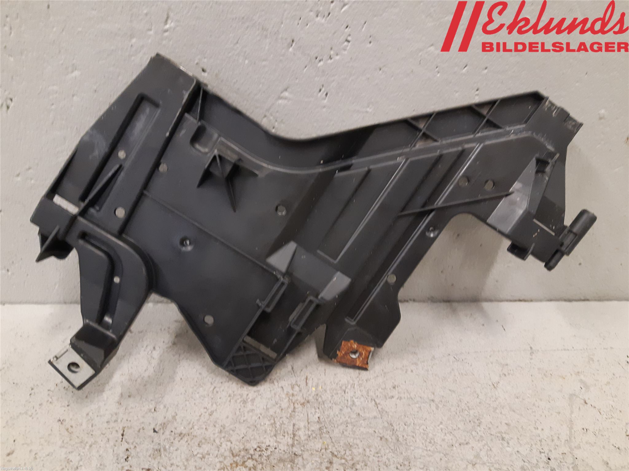 Audi A4/S4 08-11 Strålkastarsarg Vänster