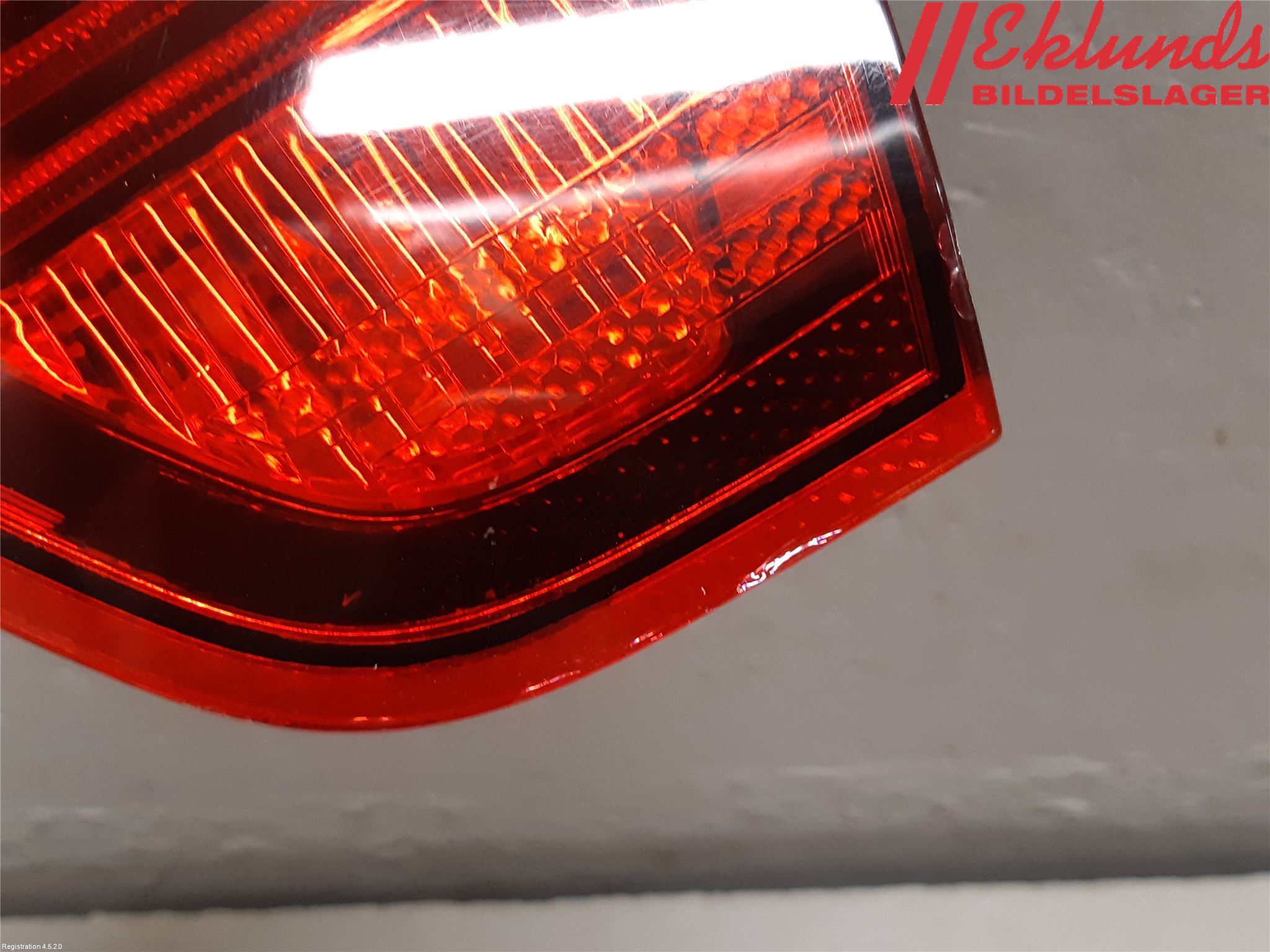 BMW 3 E90/91 SED/TOU 05-12 Bakljus Lucka Hö