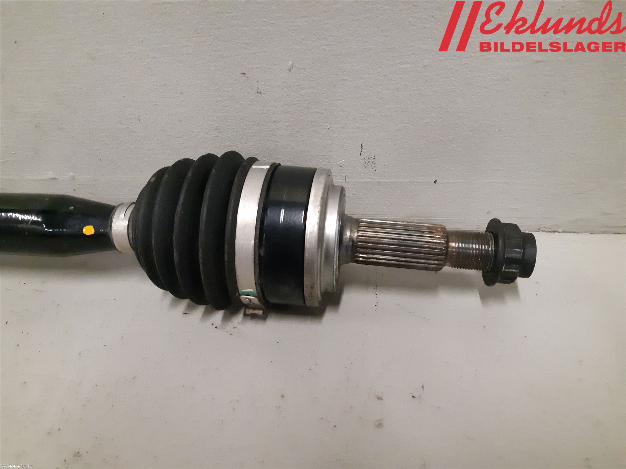 Toyota C-HR 16-23 Drivaxel Fram Höger