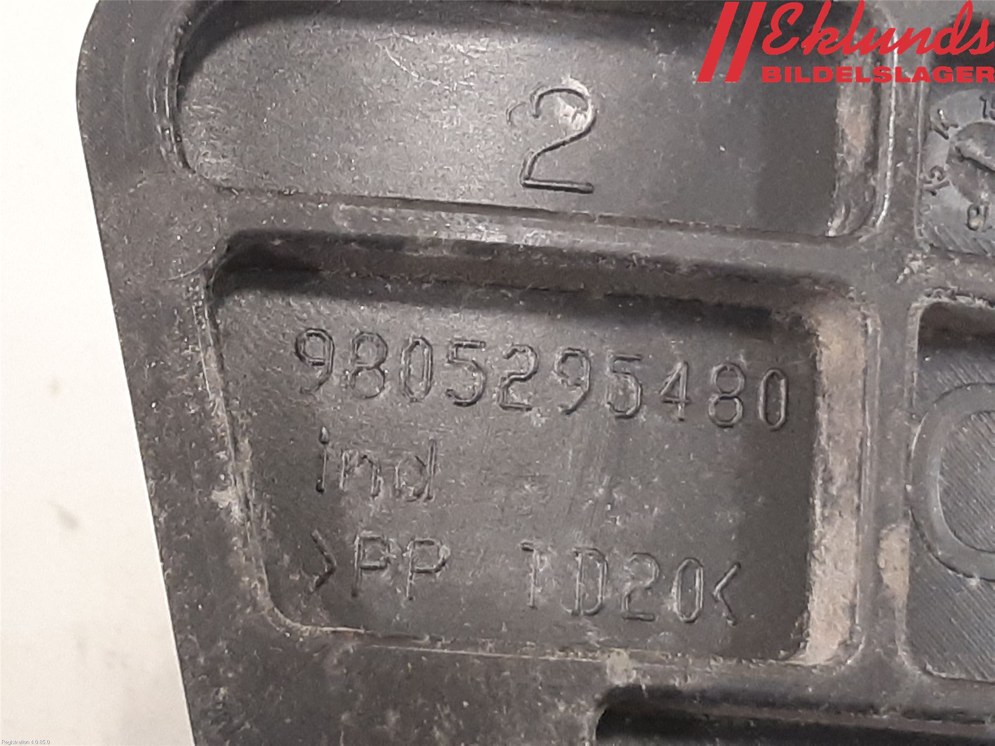 Citroen C4 CACTUS 14-20 Skärmfäste Fram Hö