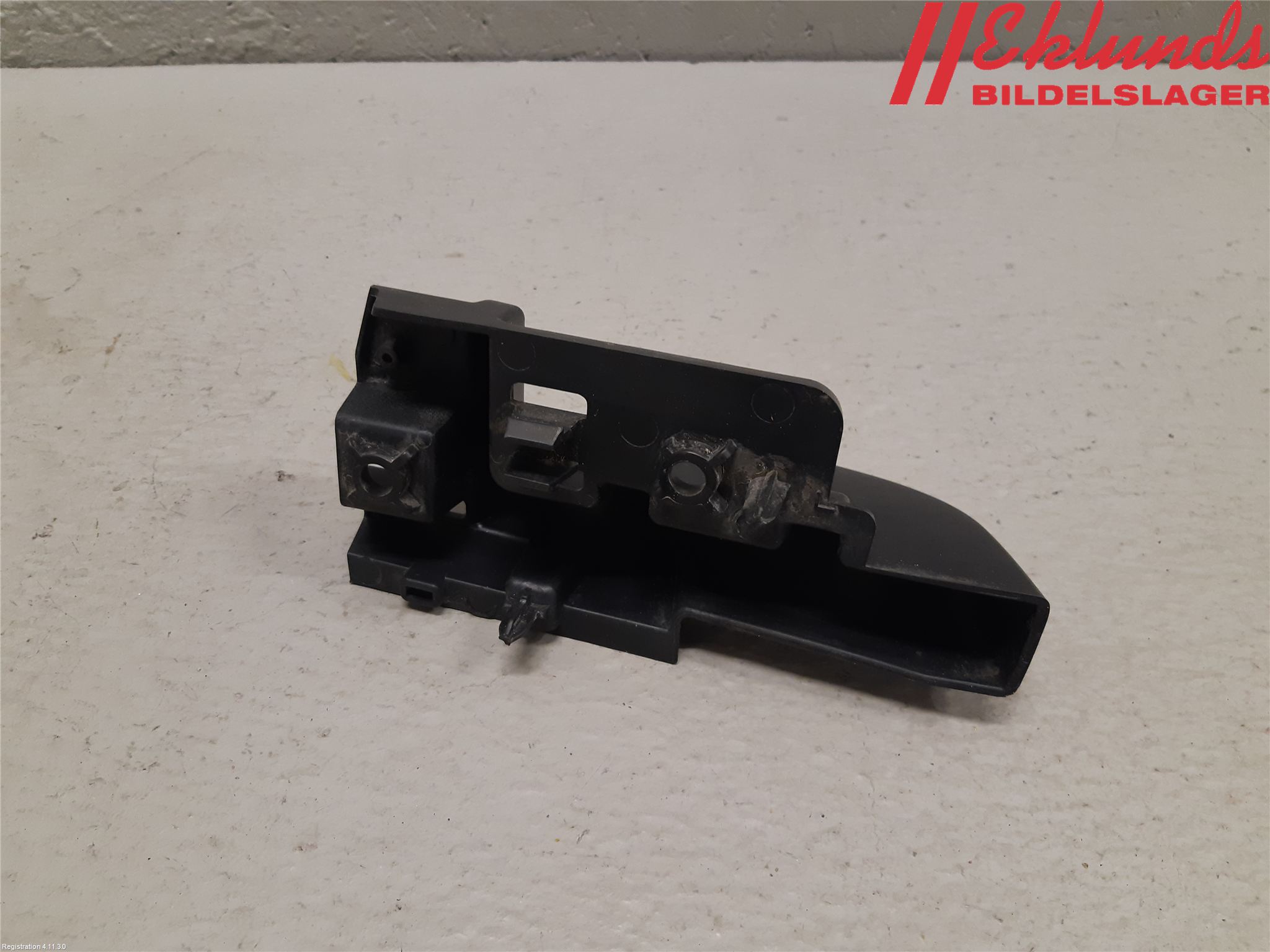 Peugeot PARTNER/E-PARTNER 19- Stötfångarfäste Bak Hö