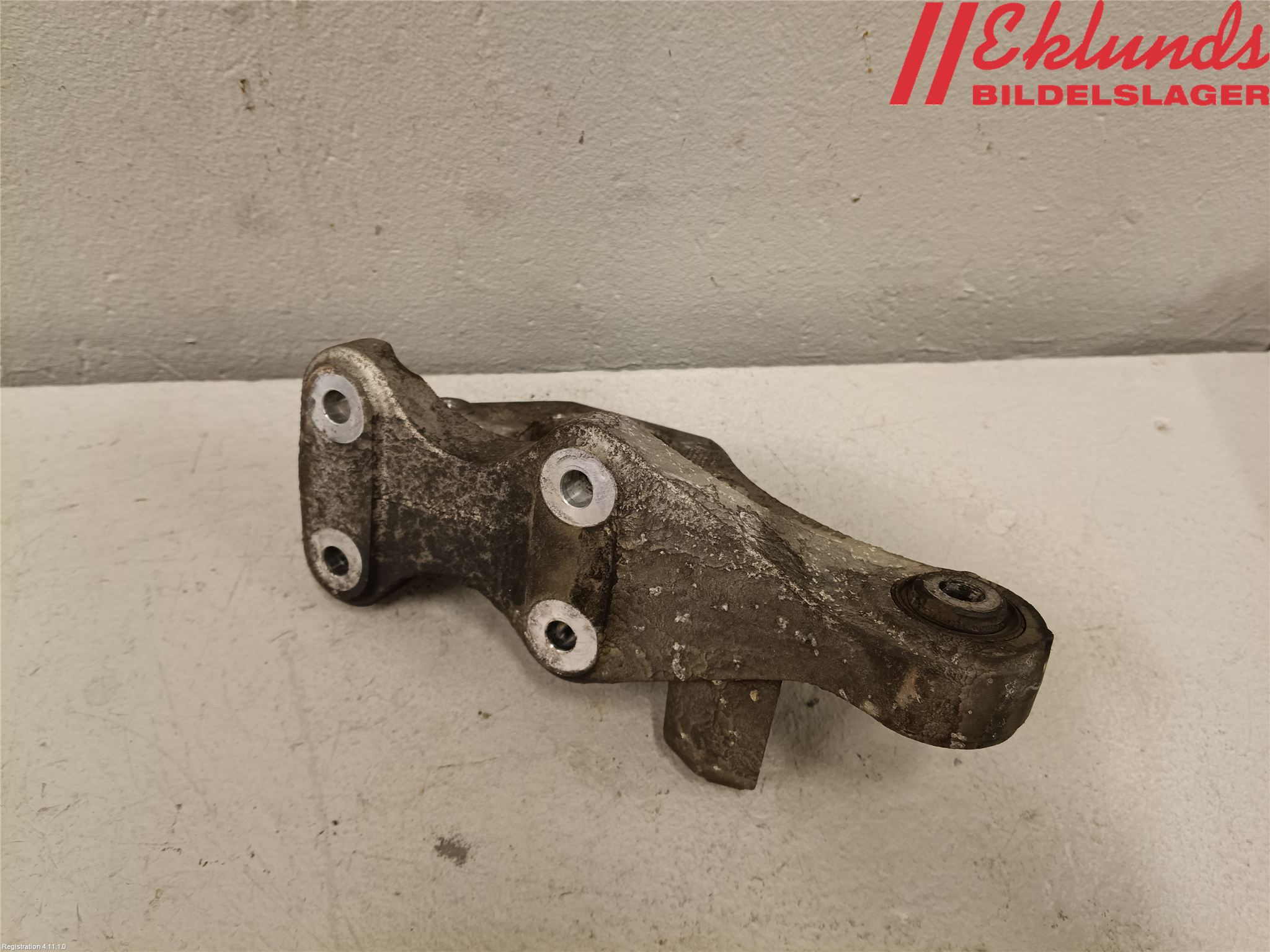 Volvo V60 19- Motorfäste