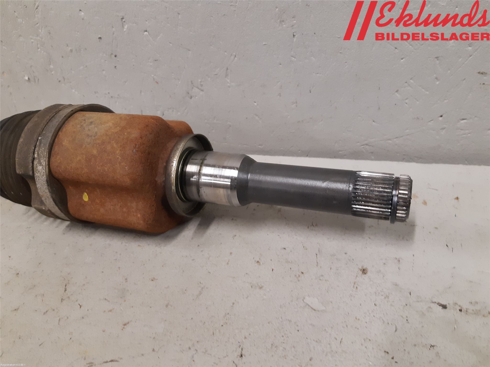 Ford FOCUS 15-18 Drivaxel Fram Vänster