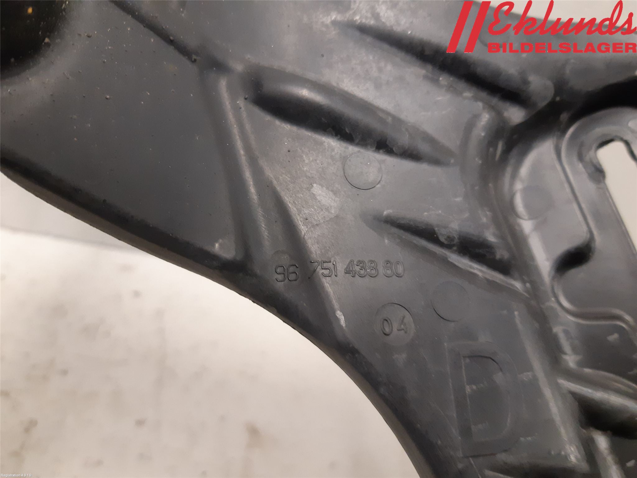 Peugeot PEUGOT 208 16-19 Skärmfäste Fram Hö