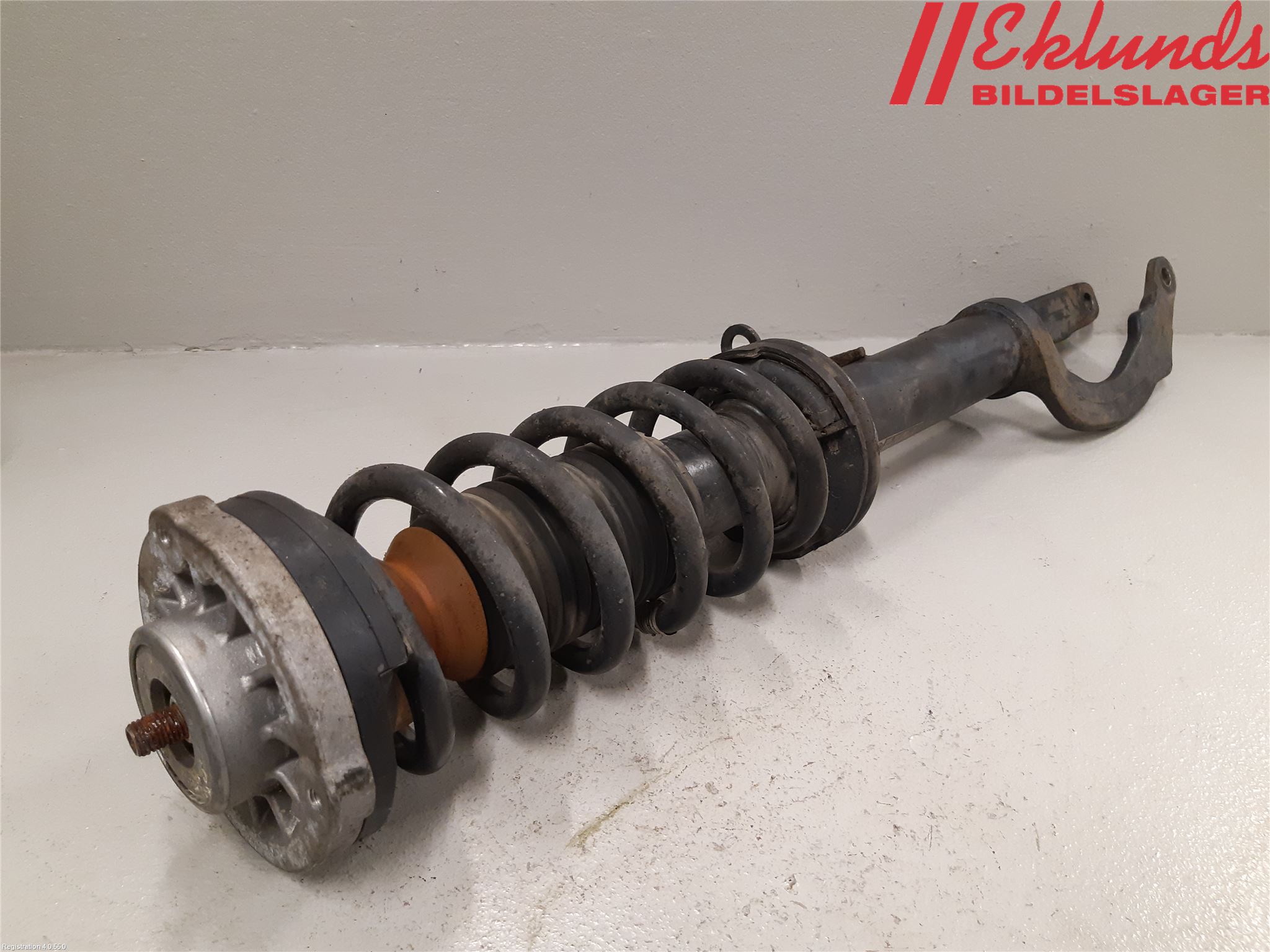 BMW 5 F10/F11/F18 09-17 Fjäderben Fram Höger
