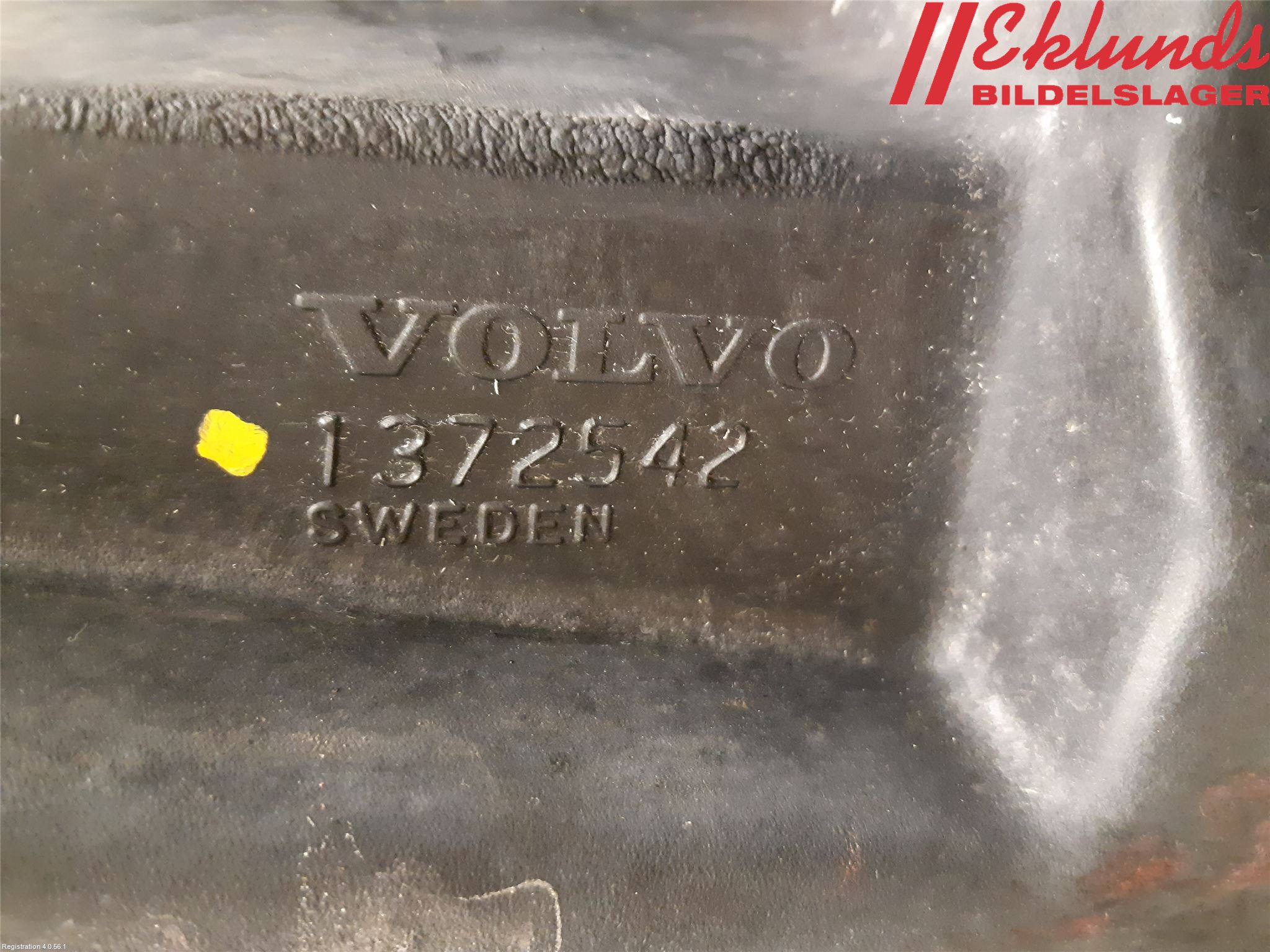 Volvo 850 91-97 Front Huvlåsplåt-Balk
