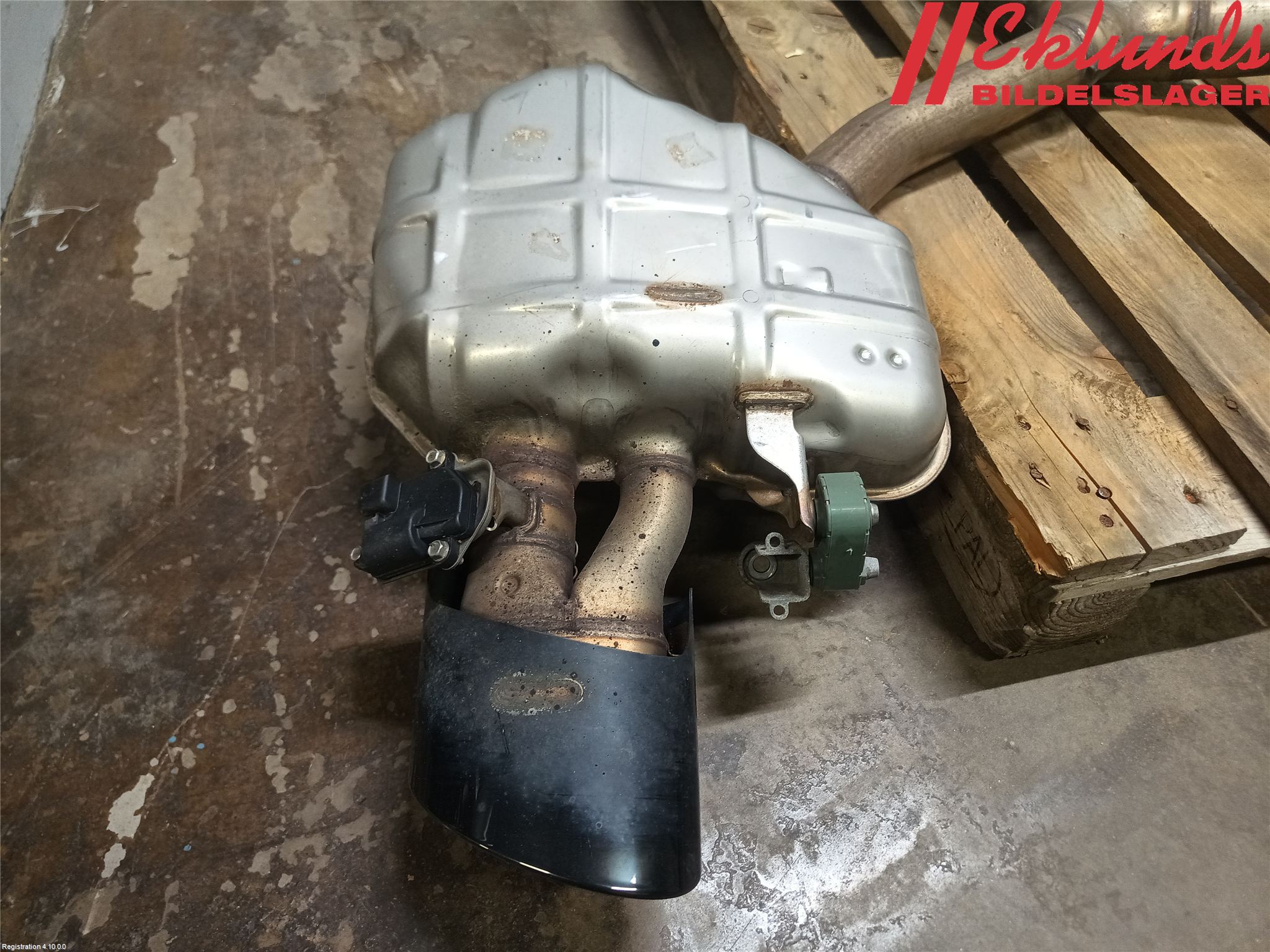 Audi A4/S4 B9 20- Avgas Halvsats