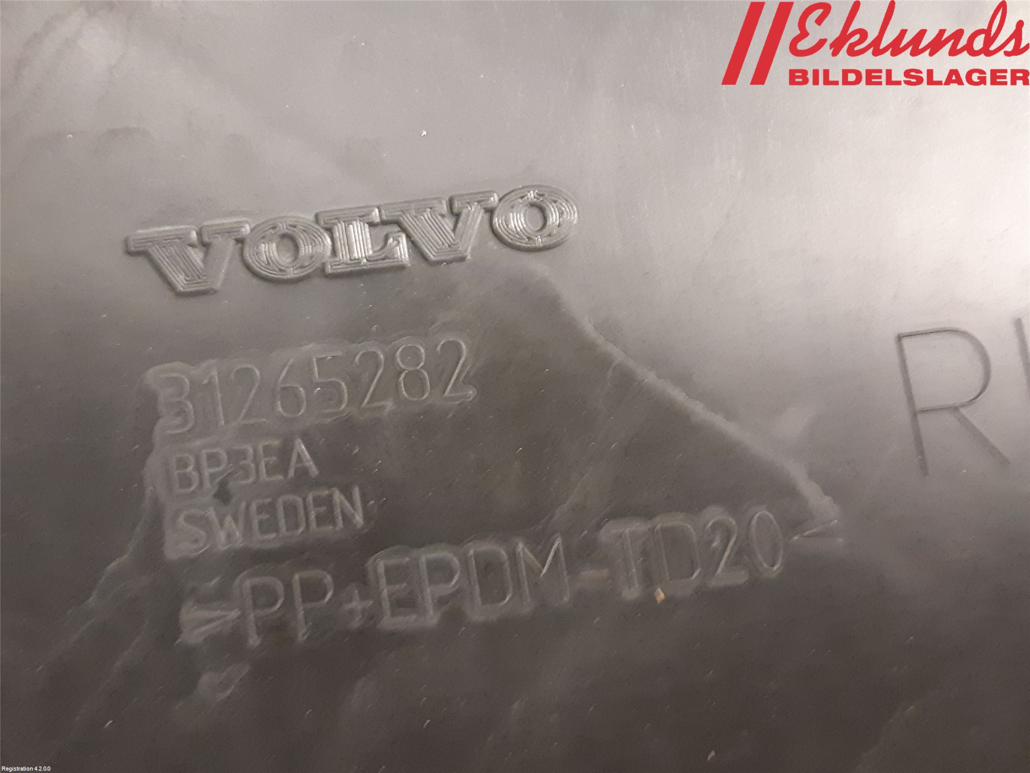 Volvo V60 11-13 Stötfångarfäste Bak Hö