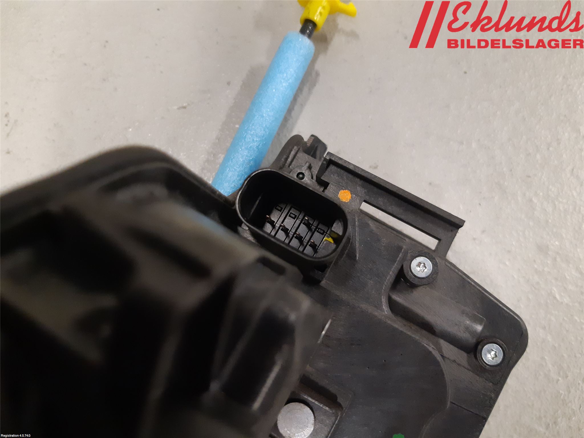 BMW 2 F45 Active Tourer 14-21 Låskista-Dörrlås